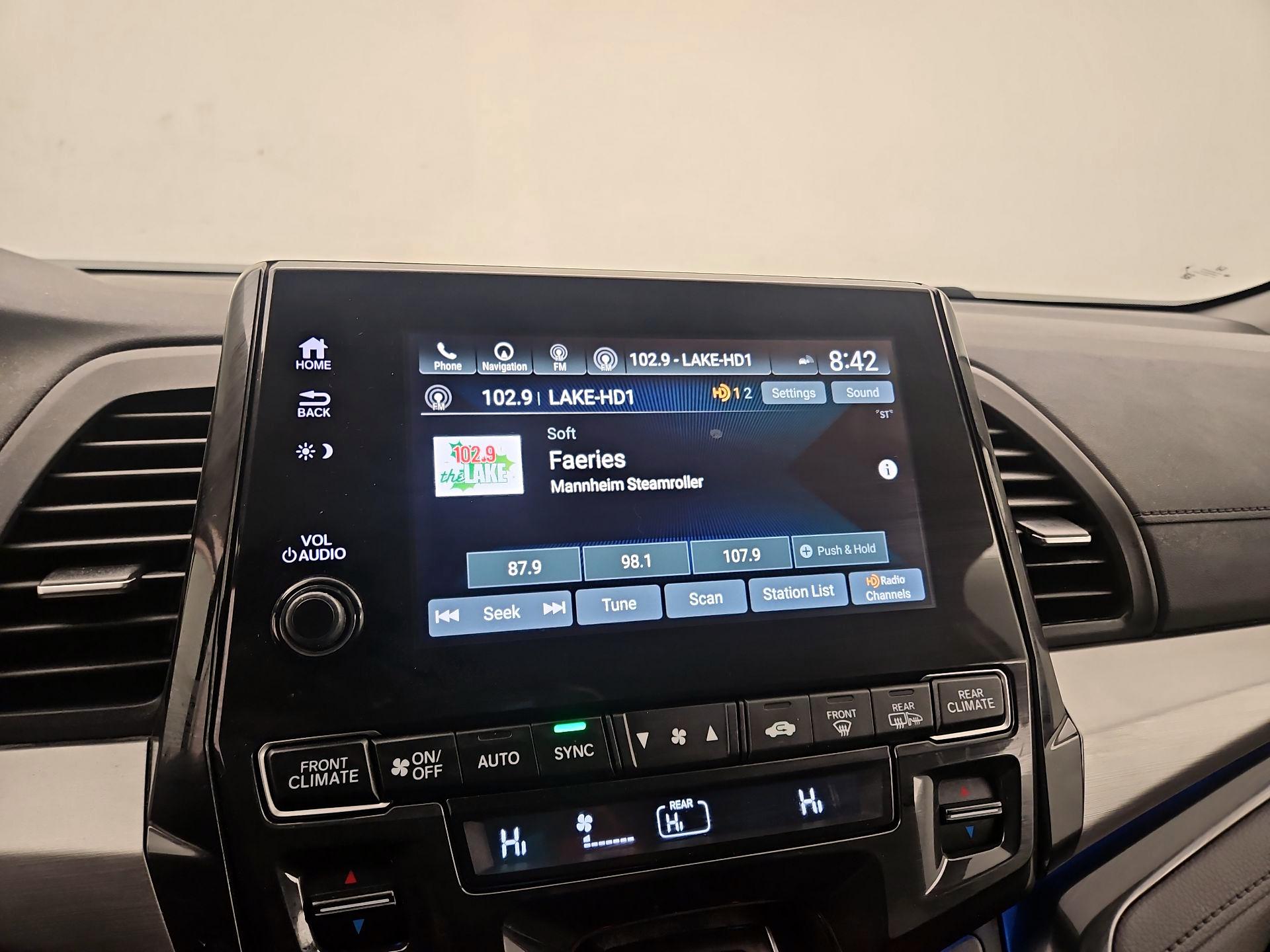 Thumbnail: 2018 Honda Odyssey - 14