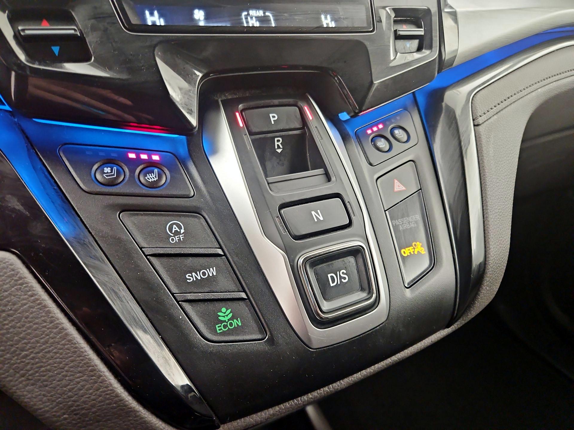 Thumbnail: 2018 Honda Odyssey - 16