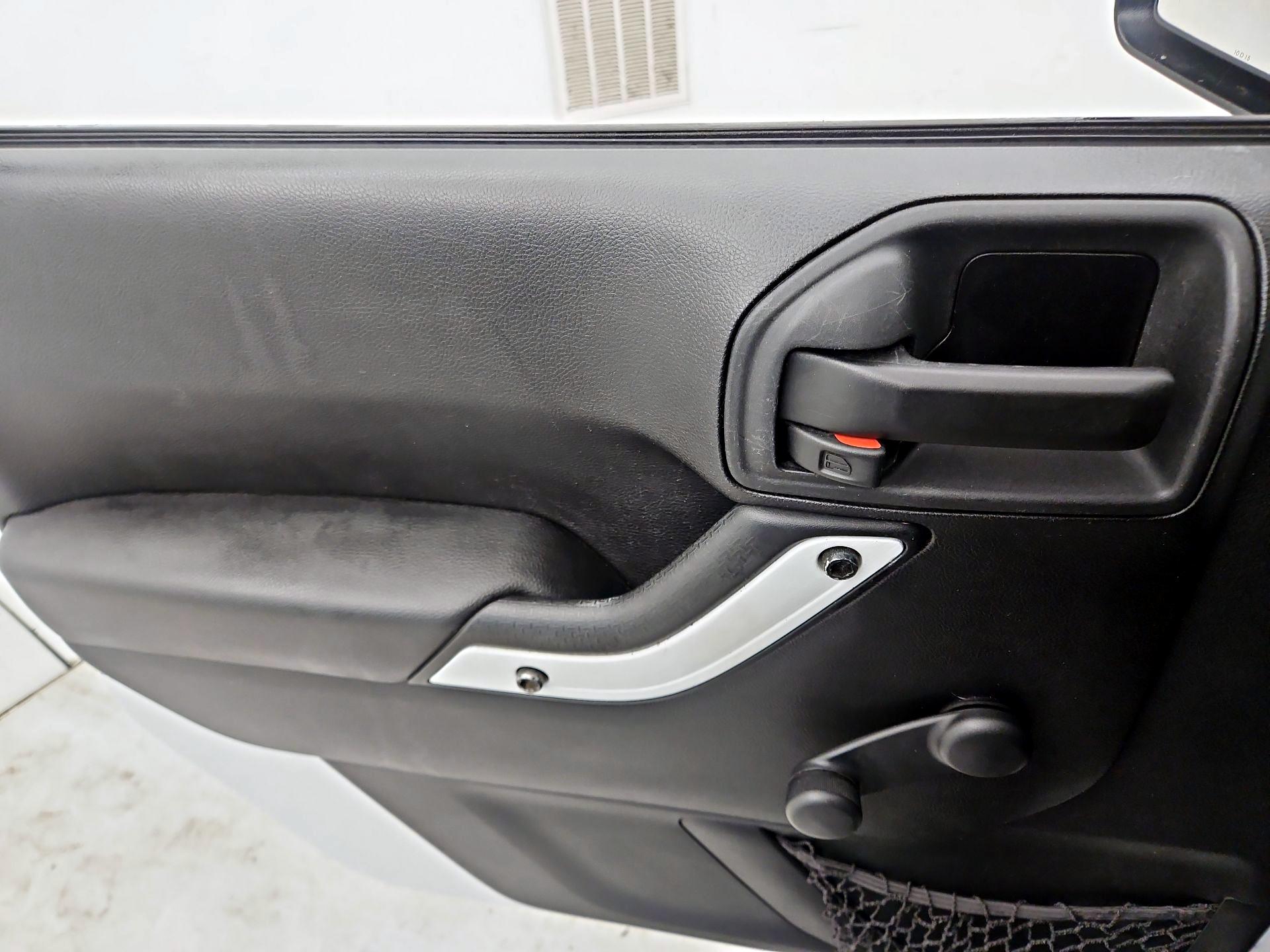 Thumbnail: 2015 Jeep Wrangler - 12