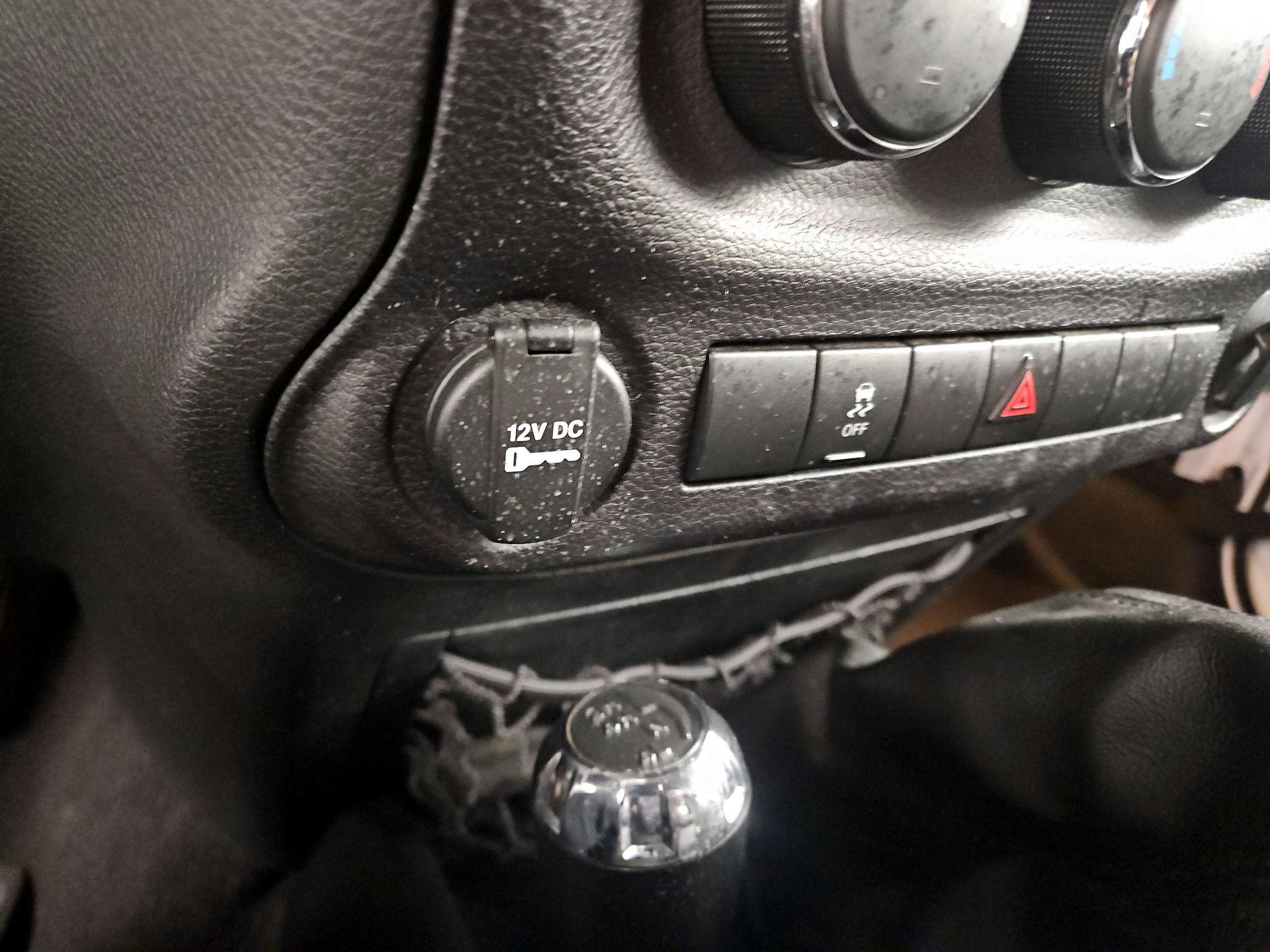 Thumbnail: 2015 Jeep Wrangler - 16