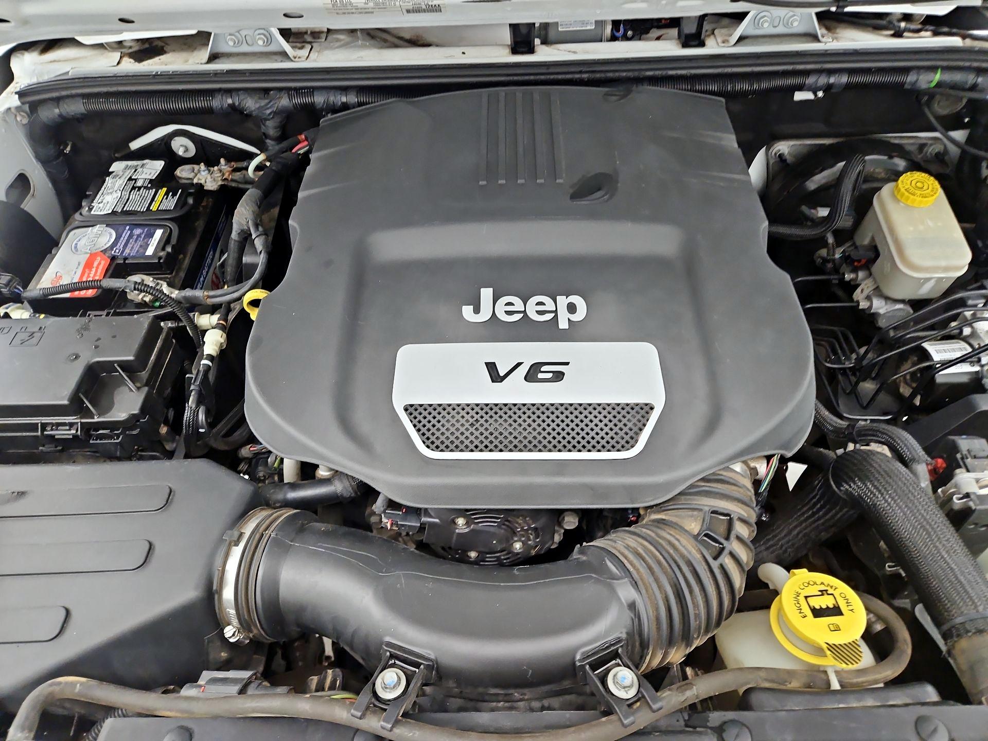 Thumbnail: 2015 Jeep Wrangler - 19