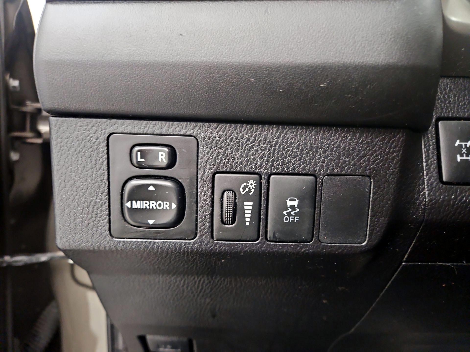 Thumbnail: 2015 Toyota RAV4 - 13