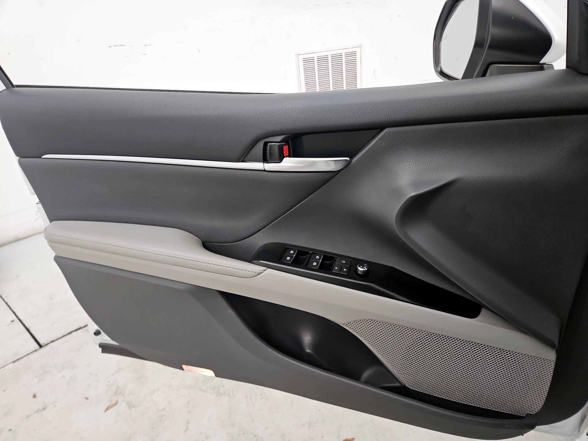 Thumbnail: 2019 Toyota Camry - 12