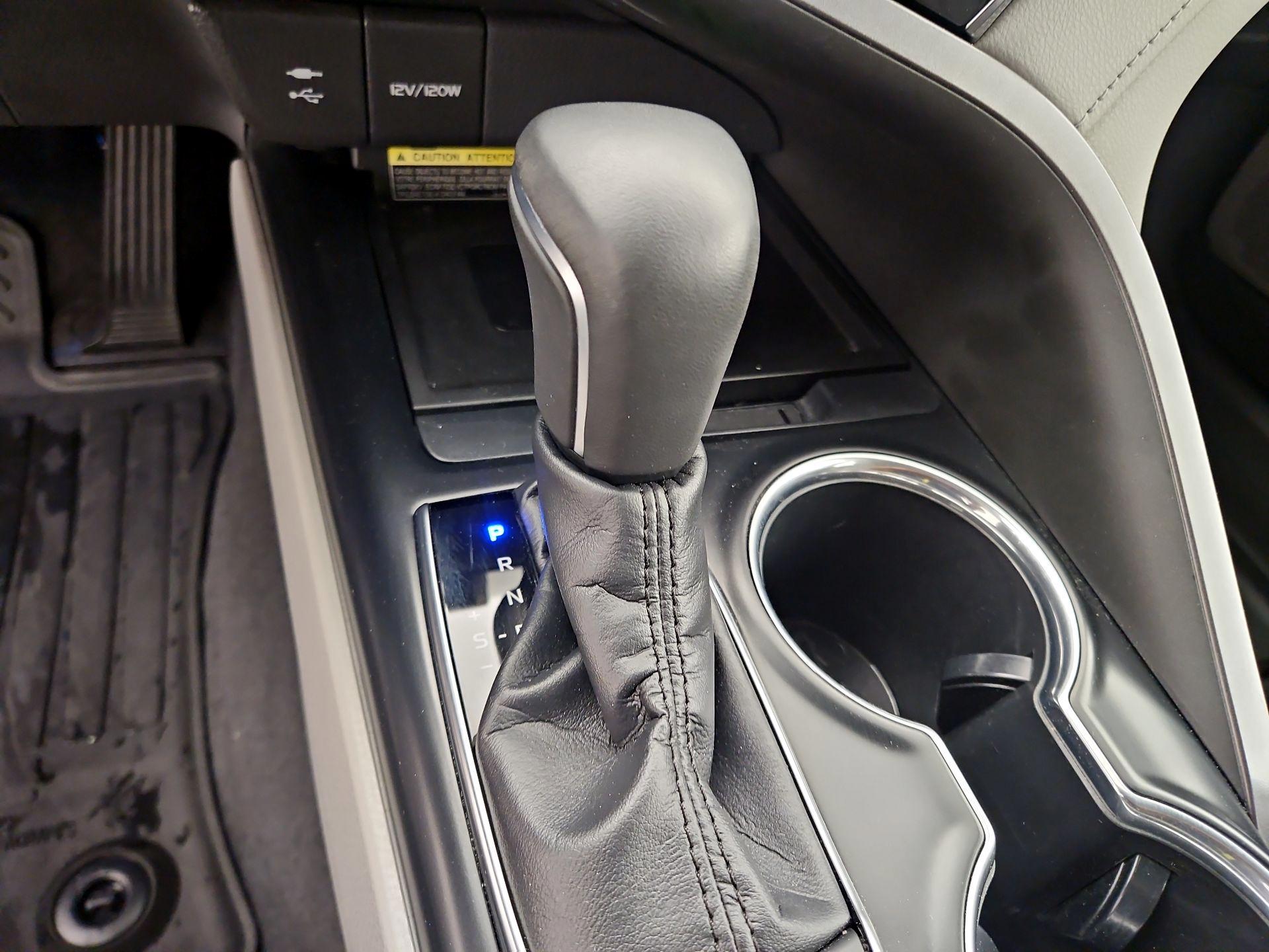 Thumbnail: 2019 Toyota Camry - 18