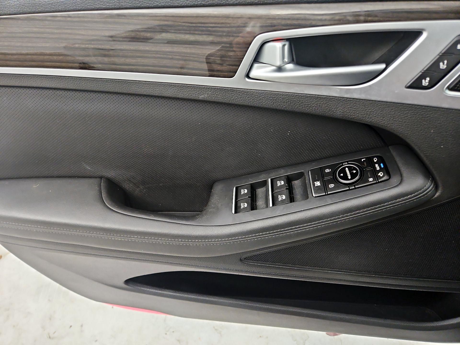 Thumbnail: 2016 Hyundai Genesis - 12