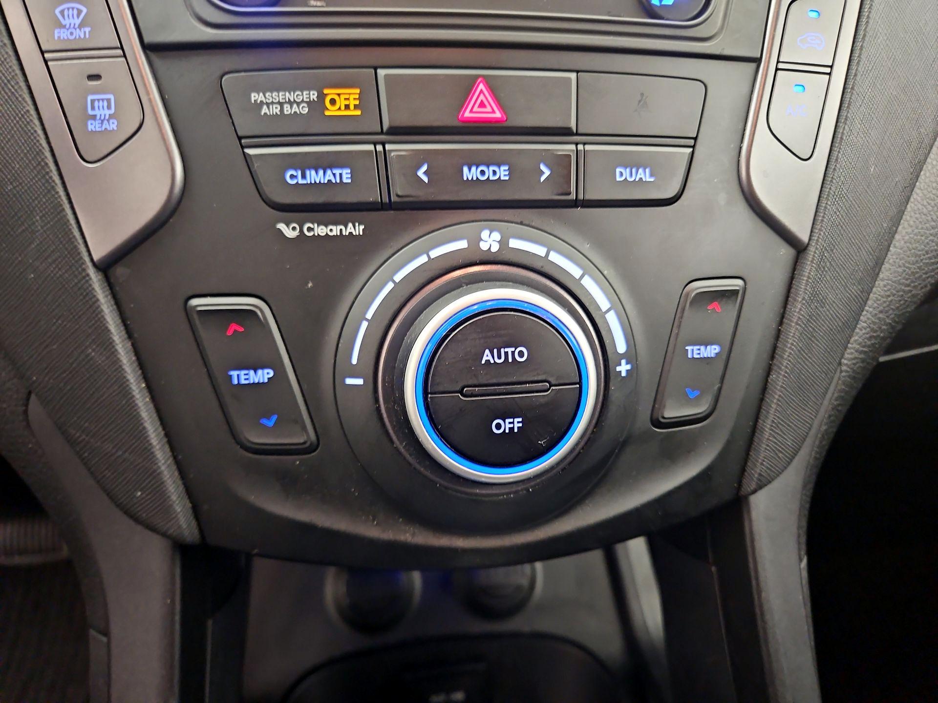 Thumbnail: 2016 Hyundai Santa Fe - 16