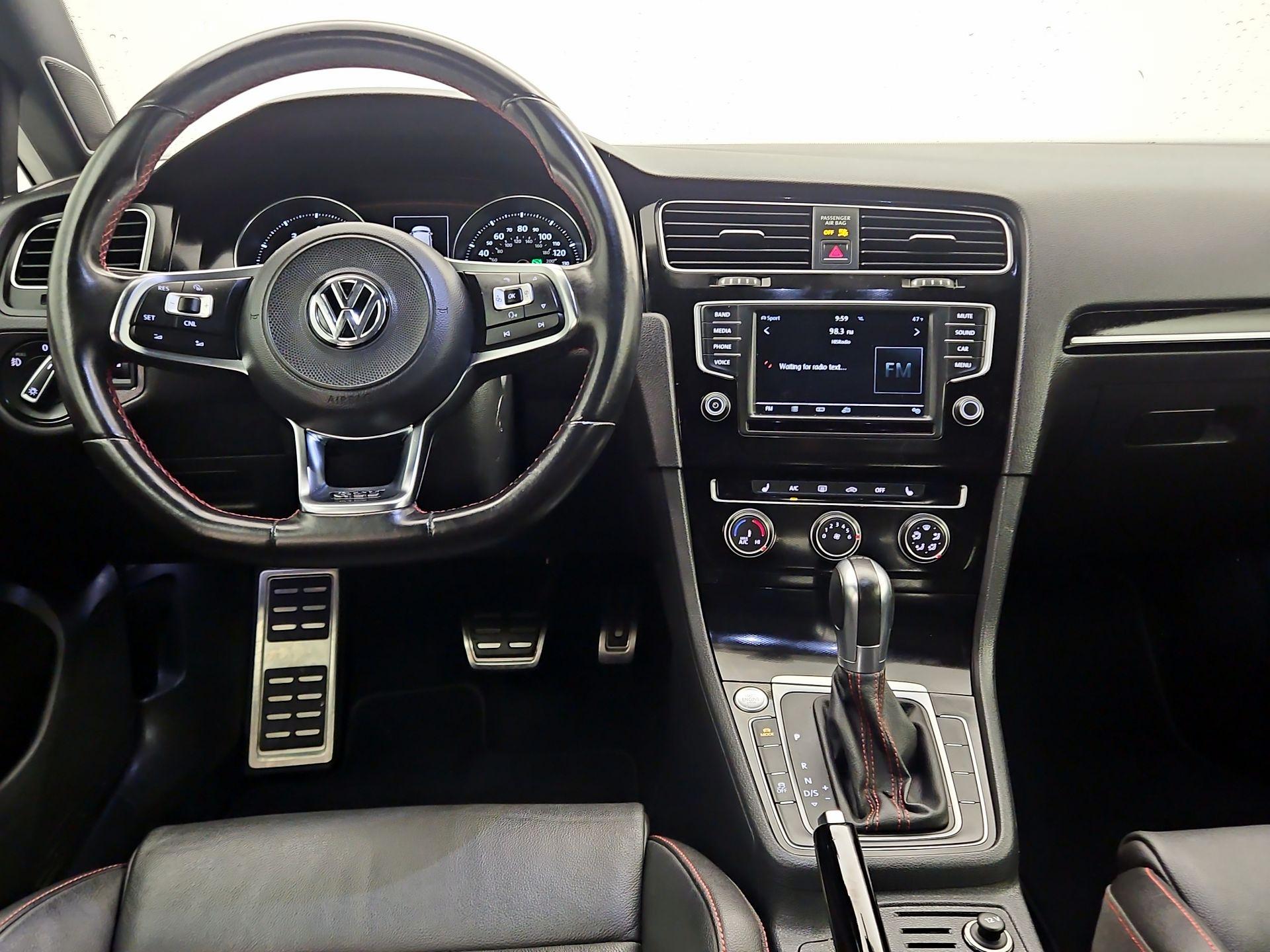 Thumbnail: 2017 Volkswagen Golf - 10