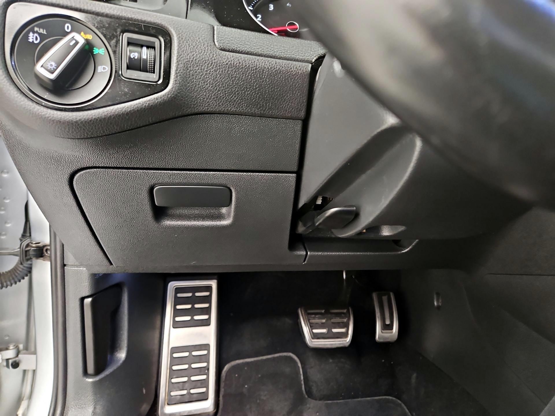 Thumbnail: 2017 Volkswagen Golf - 13