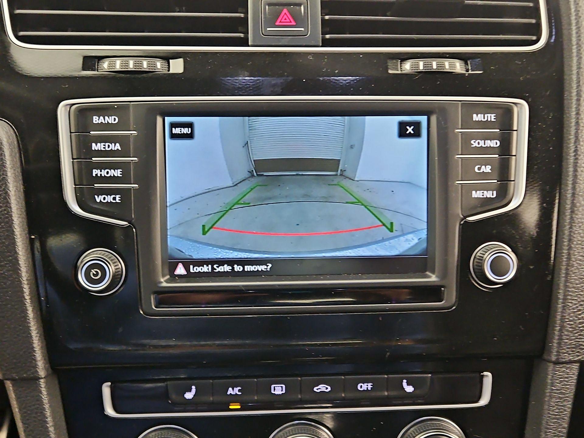 Thumbnail: 2017 Volkswagen Golf - 14