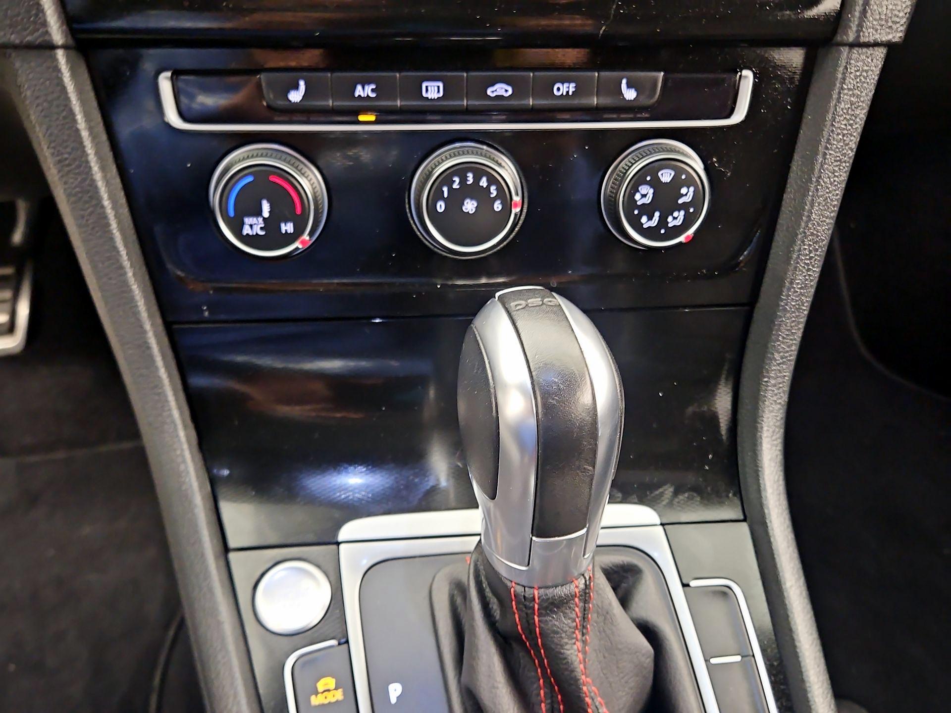 Thumbnail: 2017 Volkswagen Golf - 16