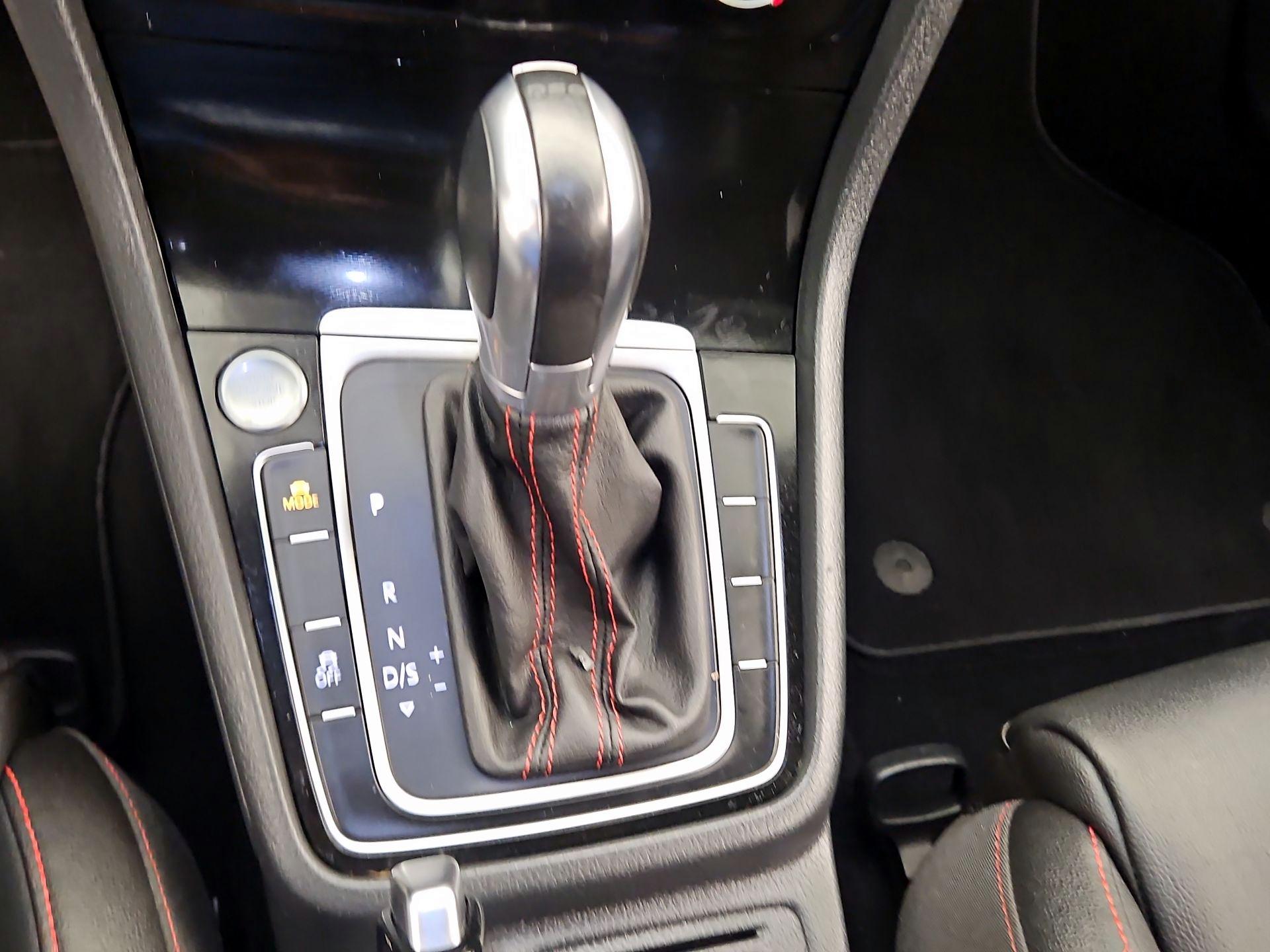 Thumbnail: 2017 Volkswagen Golf - 17