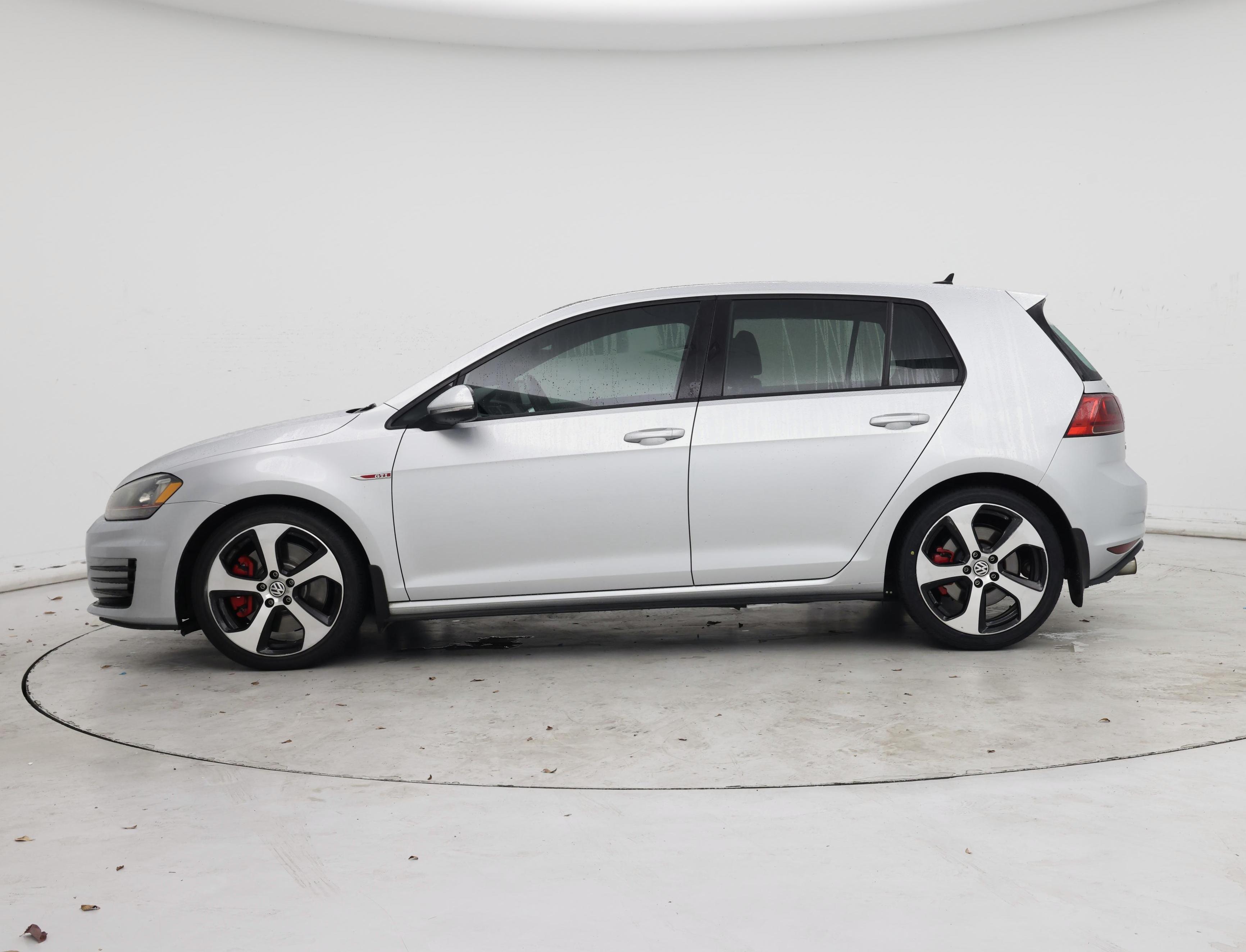 Thumbnail: 2017 Volkswagen Golf - 3