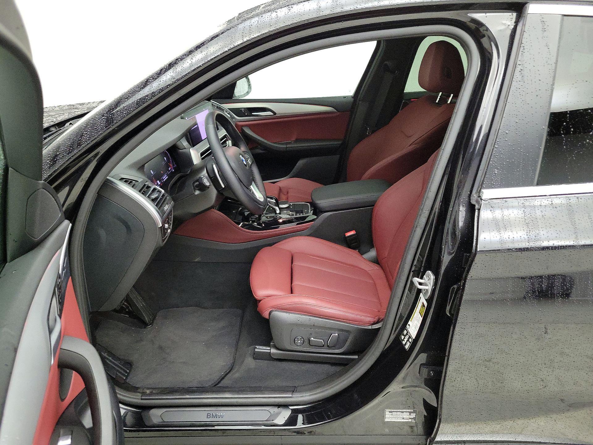 Thumbnail: 2025 BMW X4 - 11