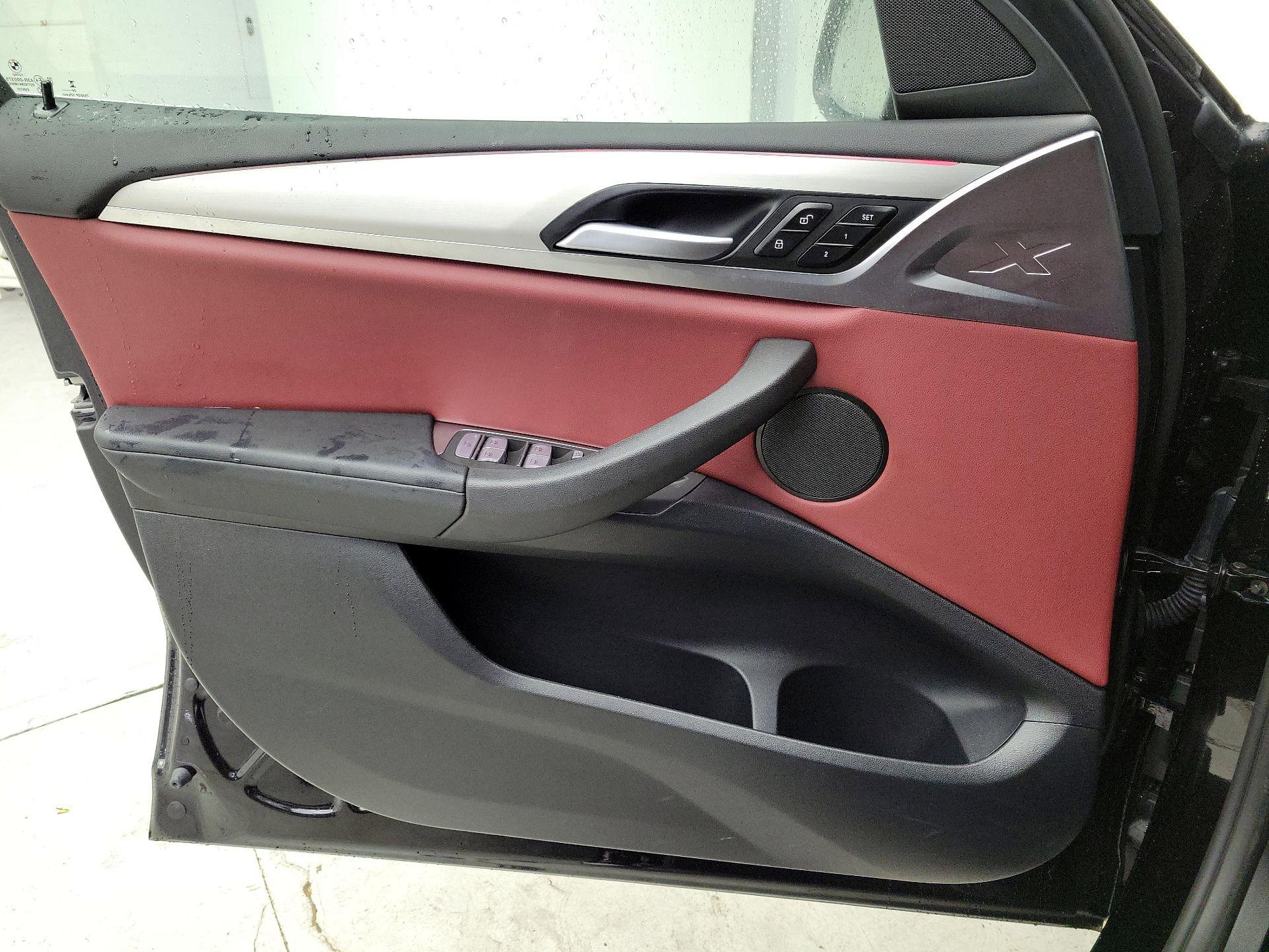 Thumbnail: 2025 BMW X4 - 12