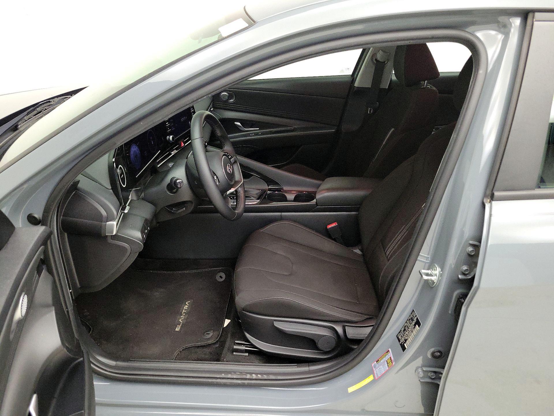 Thumbnail: 2022 Hyundai Elantra - 11