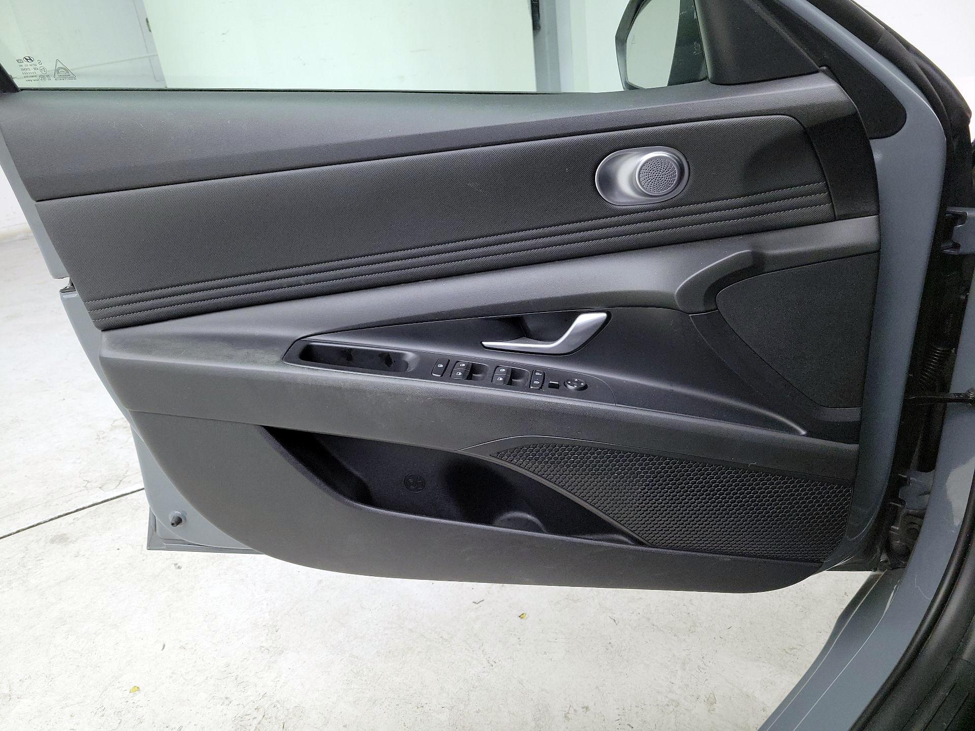 Thumbnail: 2022 Hyundai Elantra - 12