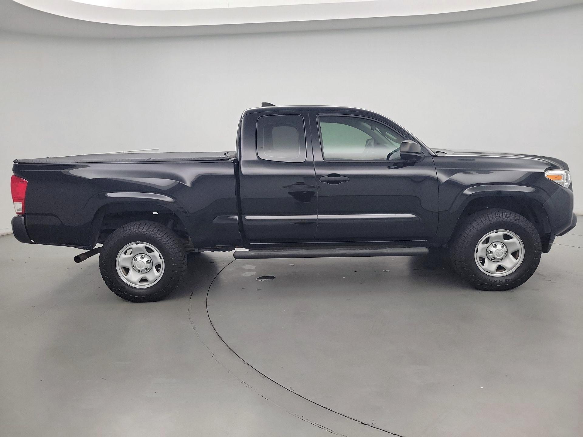 Thumbnail: 2017 Toyota Tacoma - 4