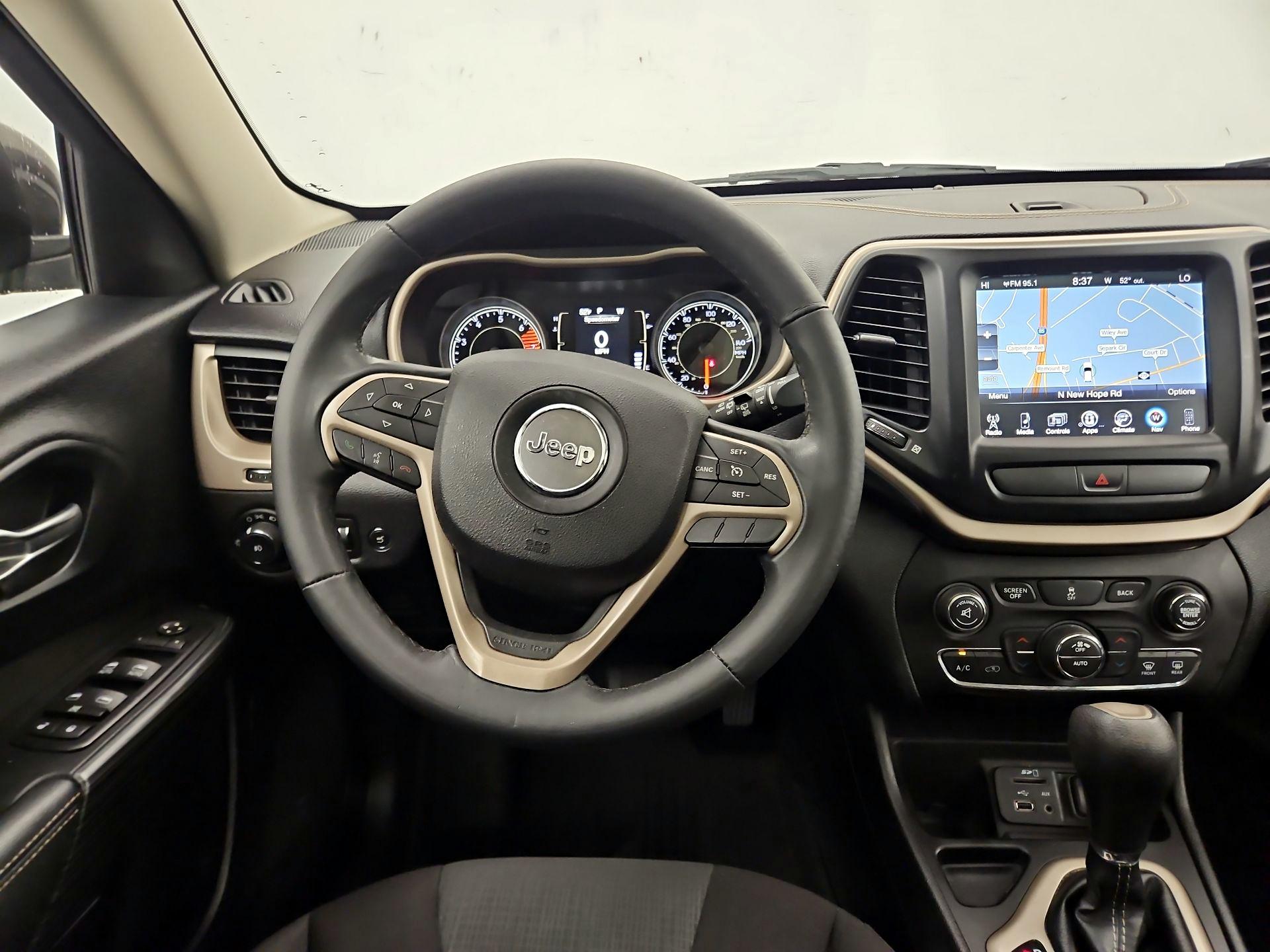 Thumbnail: 2017 Jeep Cherokee - 10