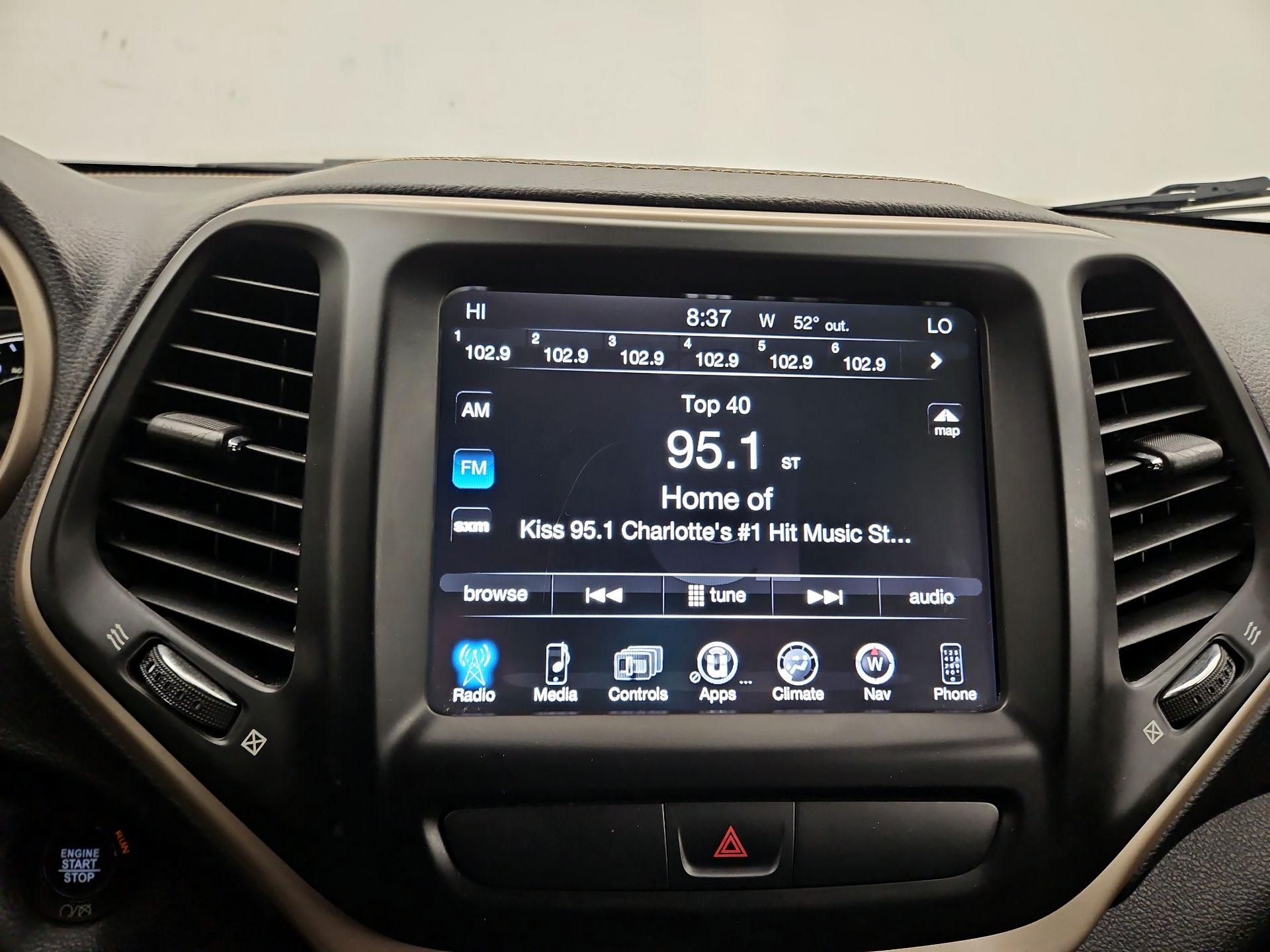 Thumbnail: 2017 Jeep Cherokee - 16