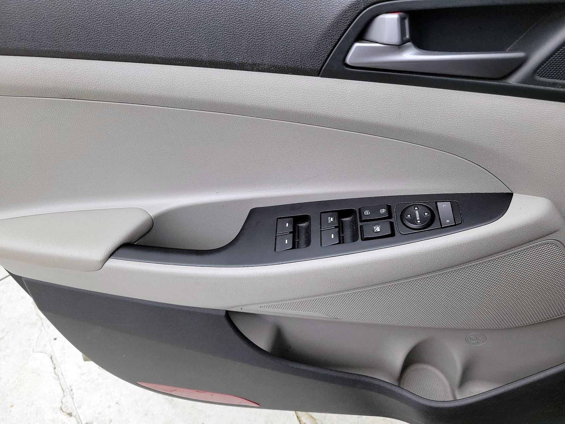 Thumbnail: 2017 Hyundai Tucson - 12