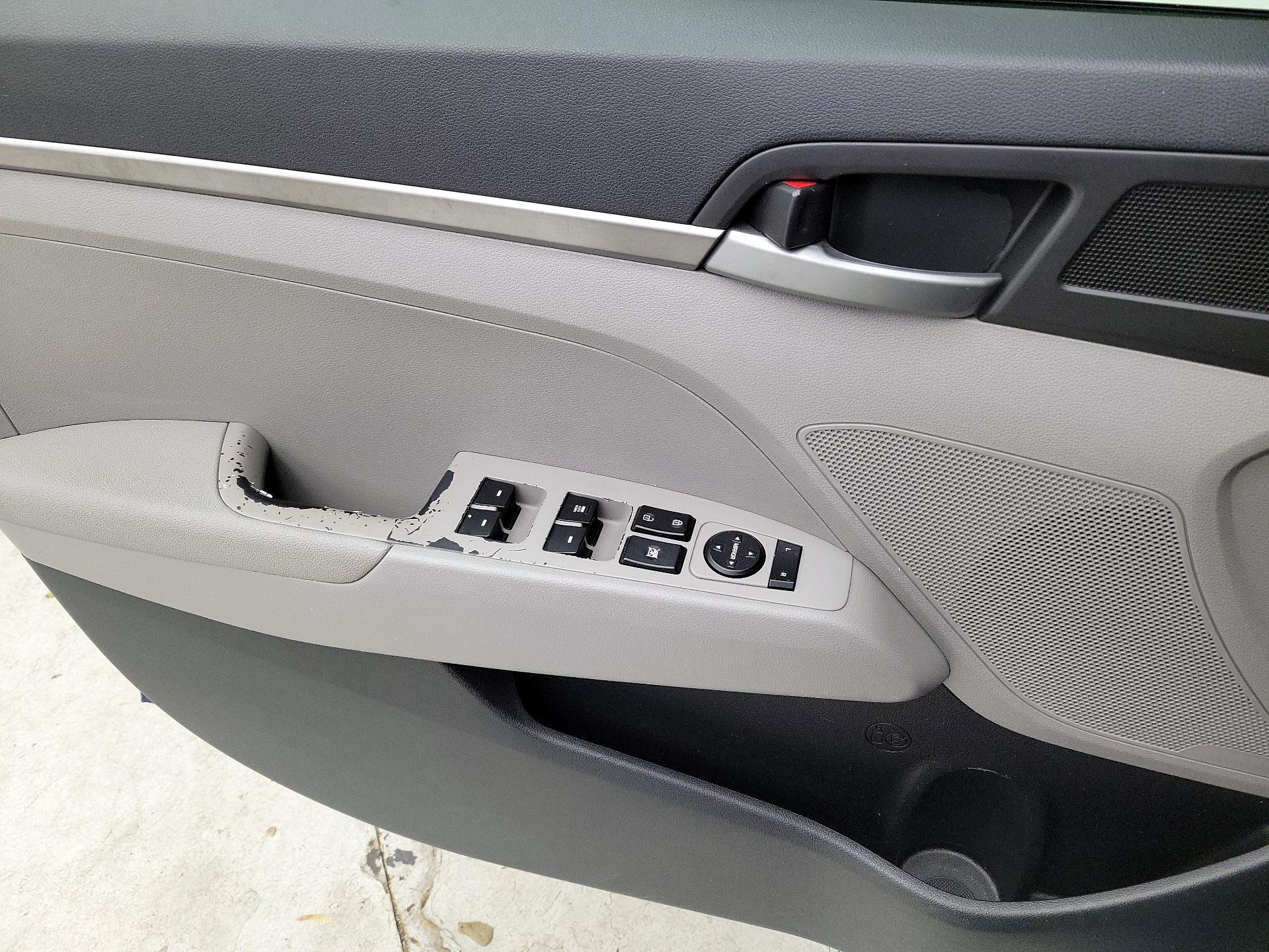 Thumbnail: 2017 Hyundai Elantra - 12