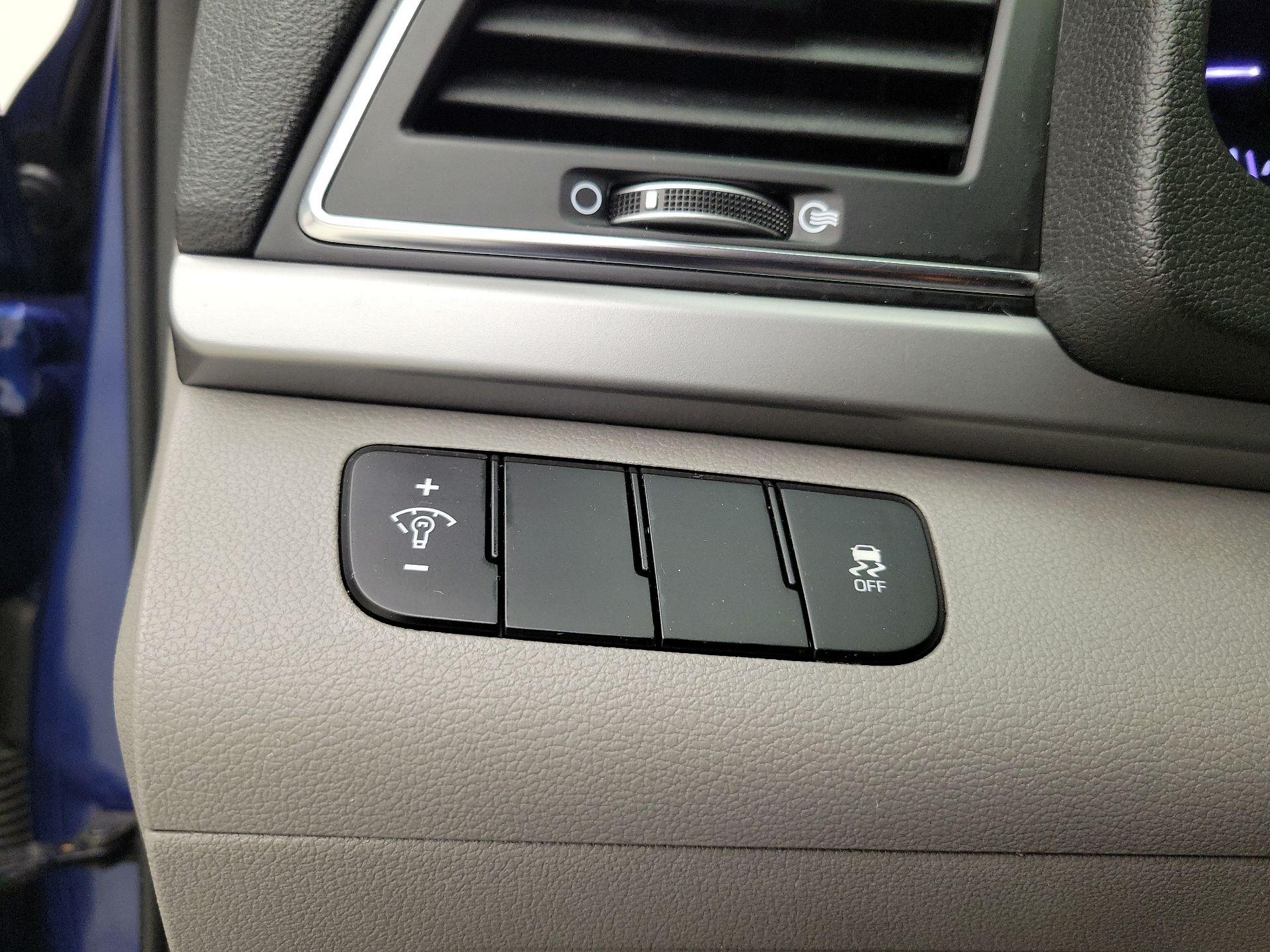 Thumbnail: 2017 Hyundai Elantra - 13