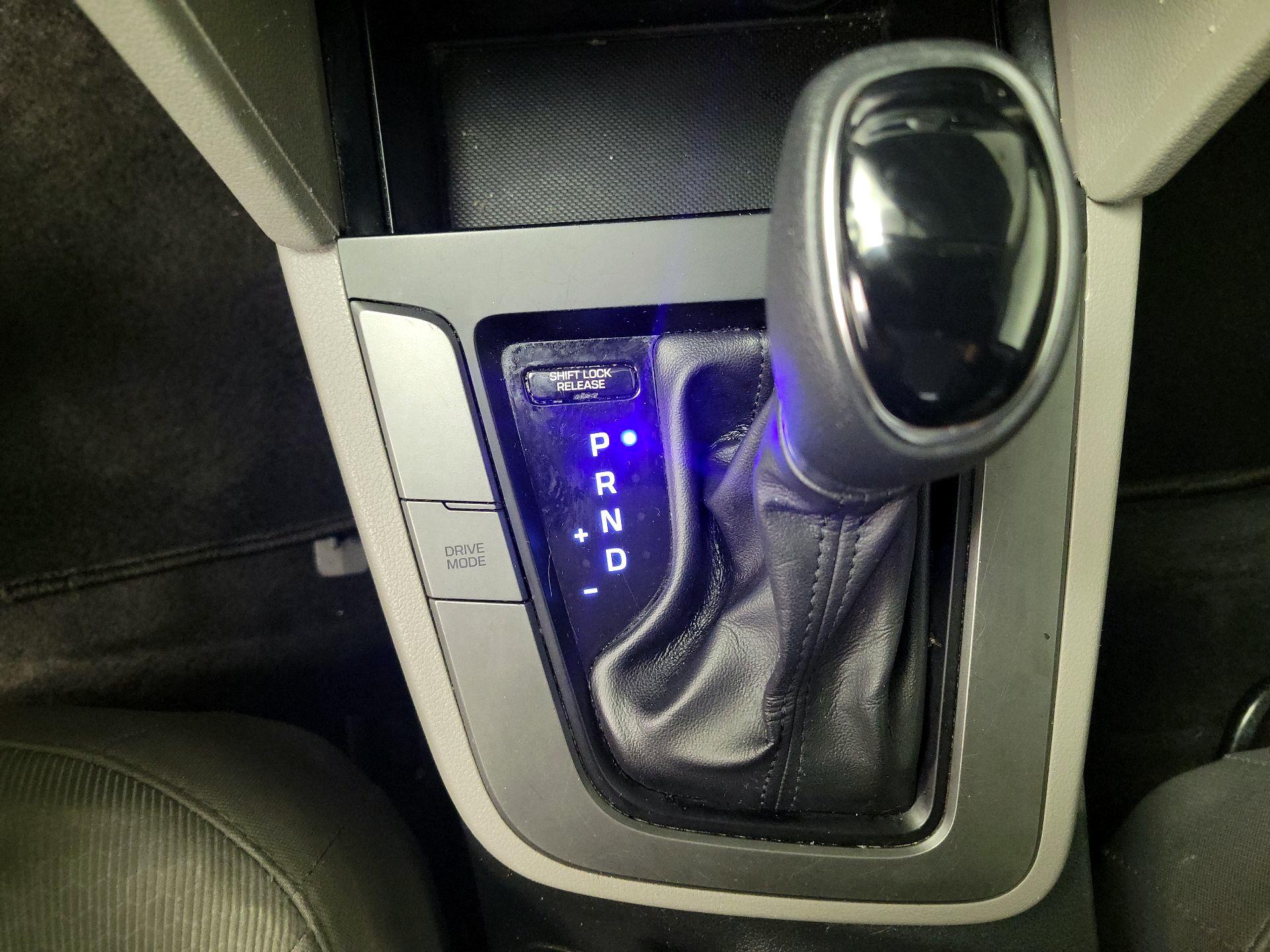 Thumbnail: 2017 Hyundai Elantra - 16