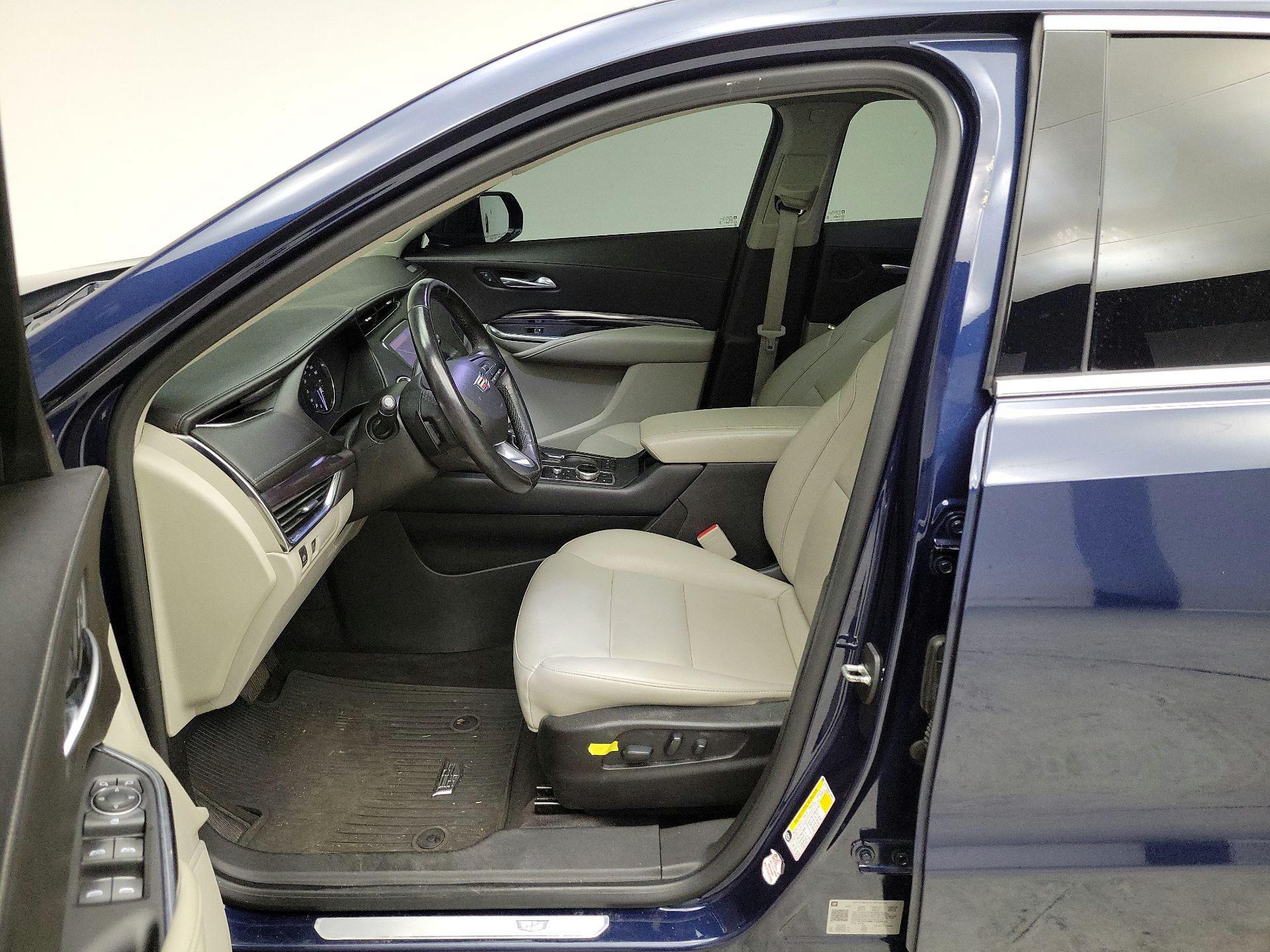 Thumbnail: 2019 Cadillac XT4 - 11