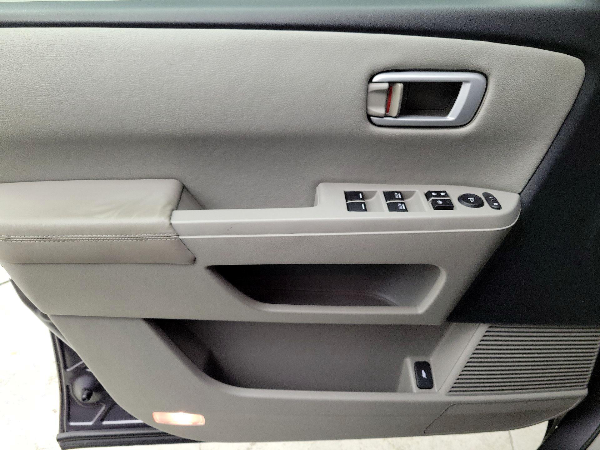 Thumbnail: 2015 Honda Pilot - 12