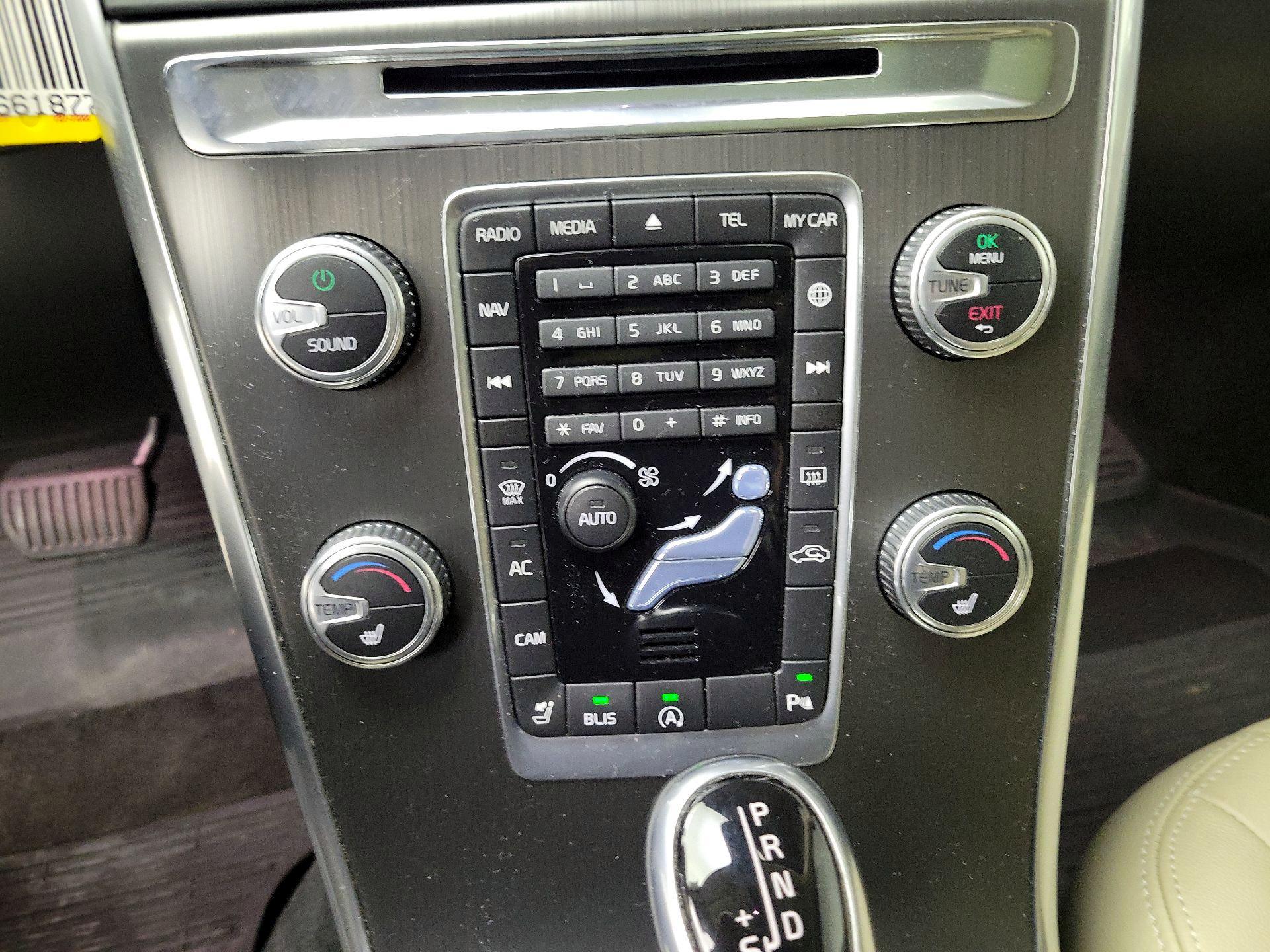 Thumbnail: 2016 Volvo XC60 - 17