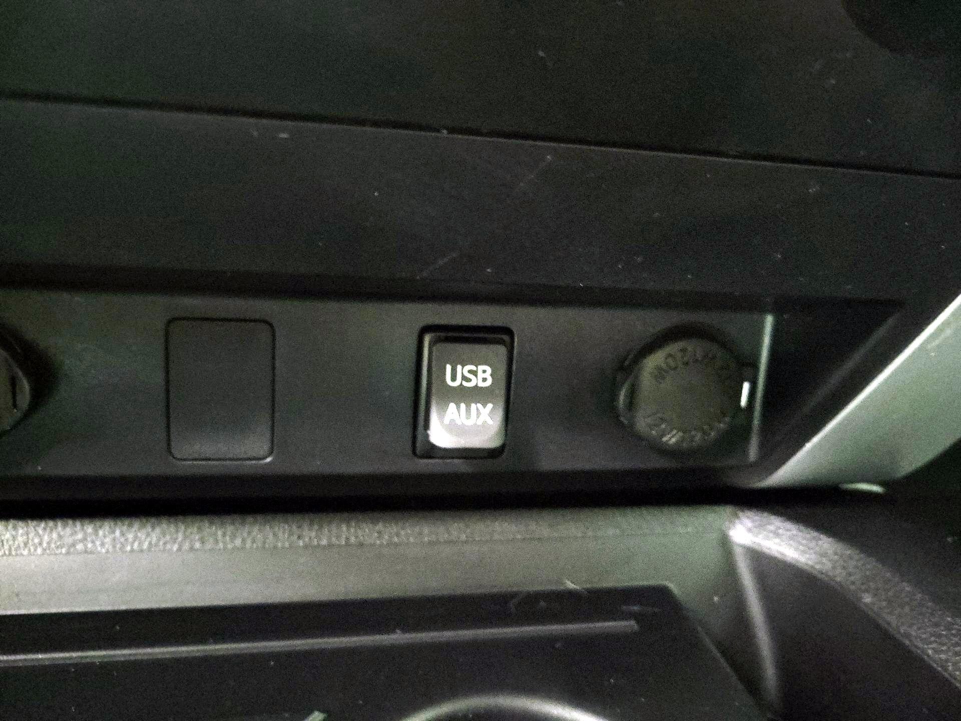 Thumbnail: 2015 Toyota Tundra - 18