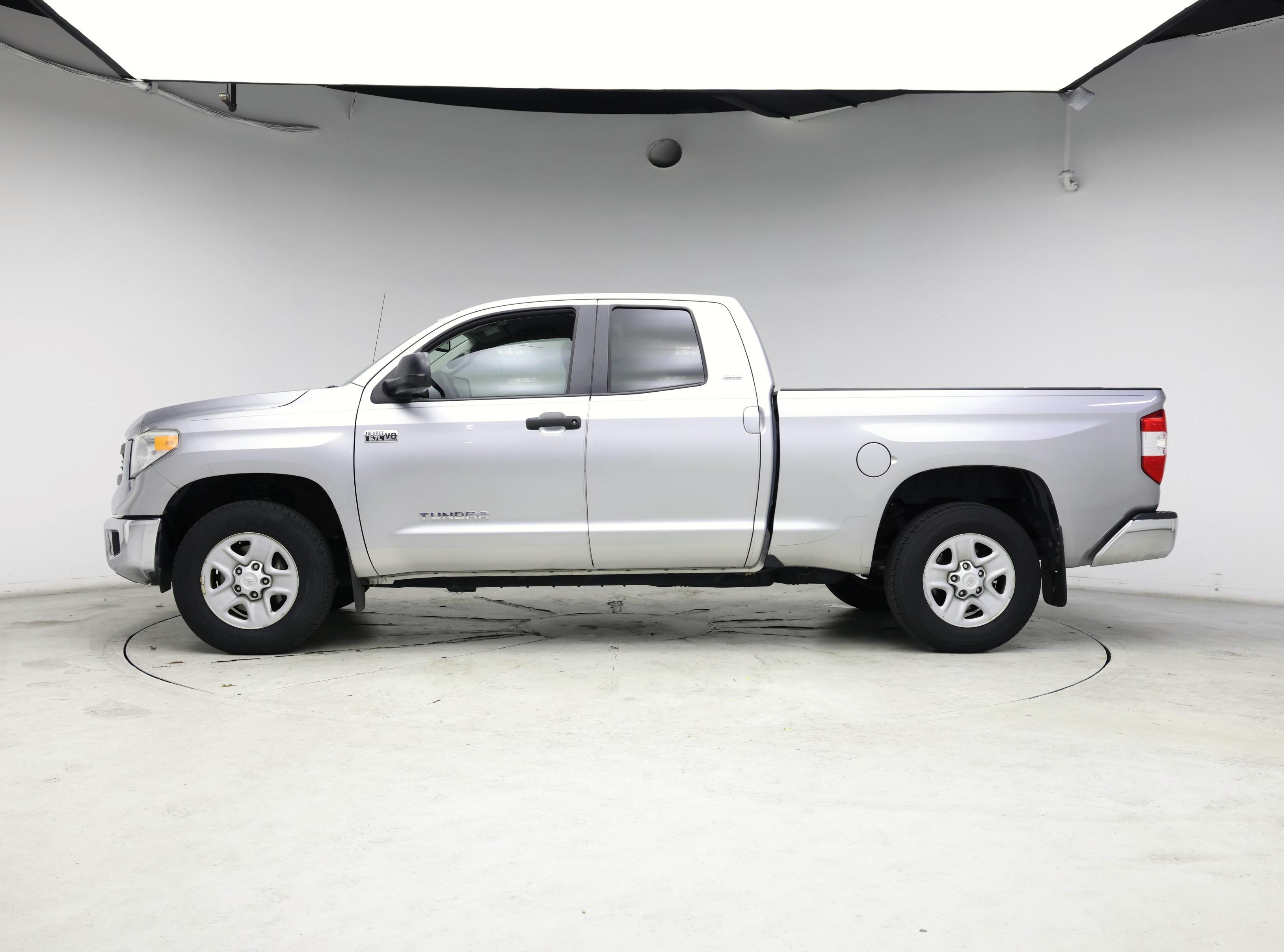 Thumbnail: 2015 Toyota Tundra - 3