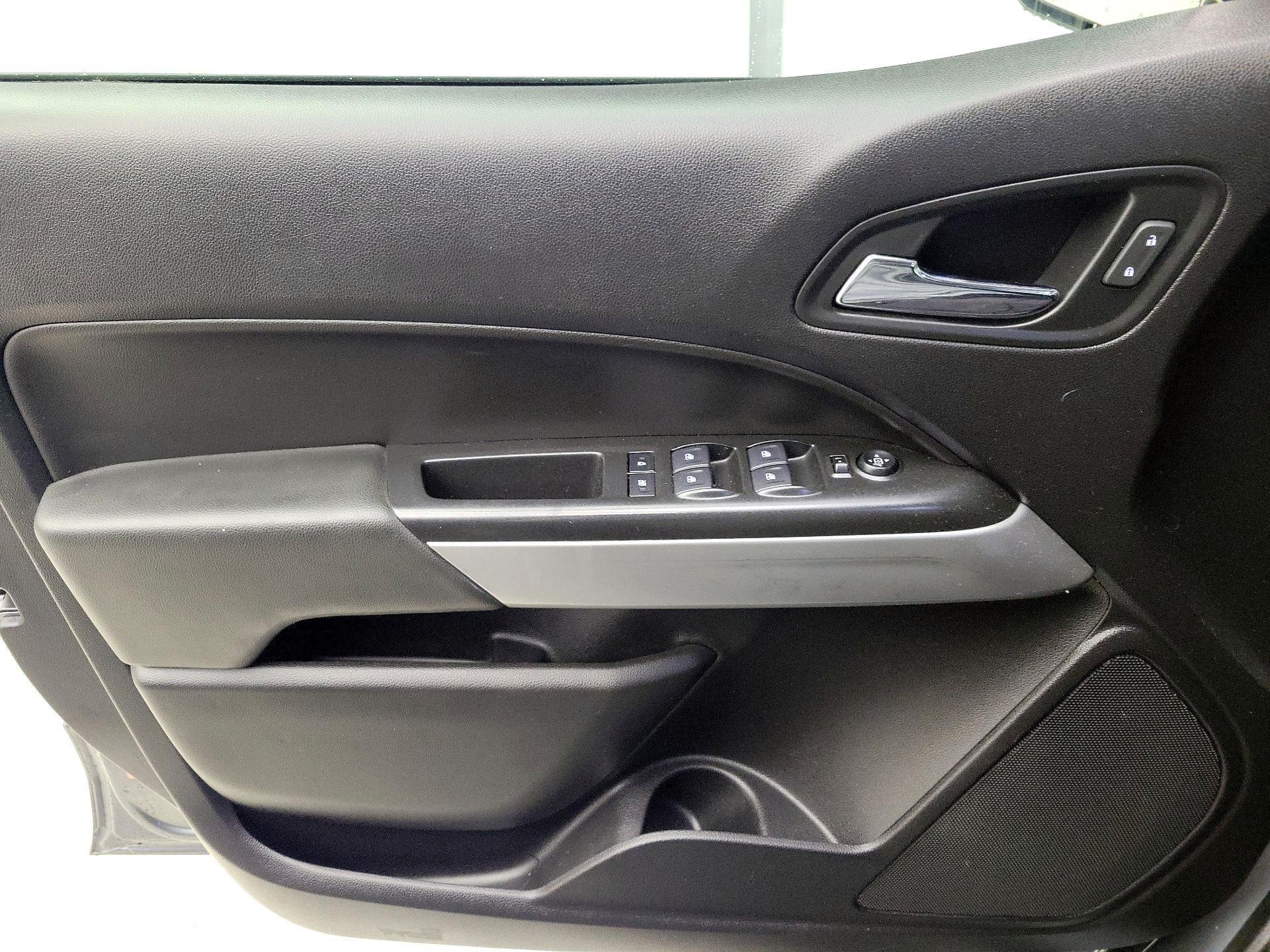 Thumbnail: 2019 Chevrolet Colorado - 12