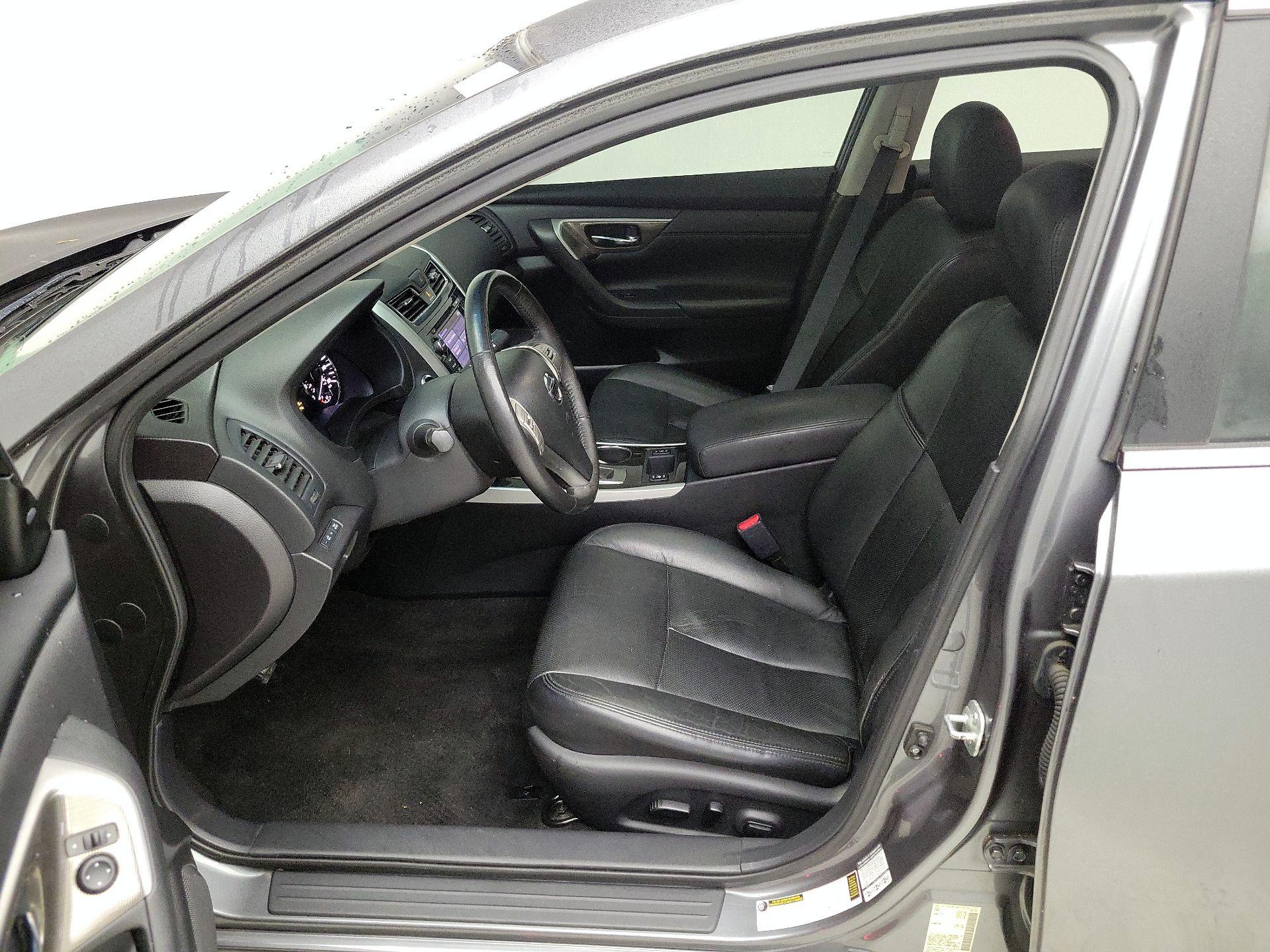 Thumbnail: 2015 Nissan Altima - 11