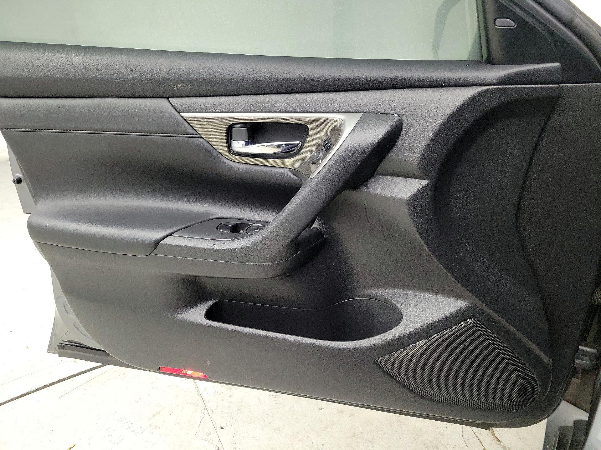 Thumbnail: 2015 Nissan Altima - 12