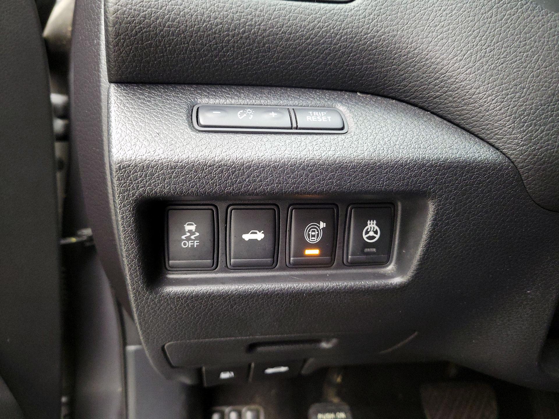 Thumbnail: 2015 Nissan Altima - 13