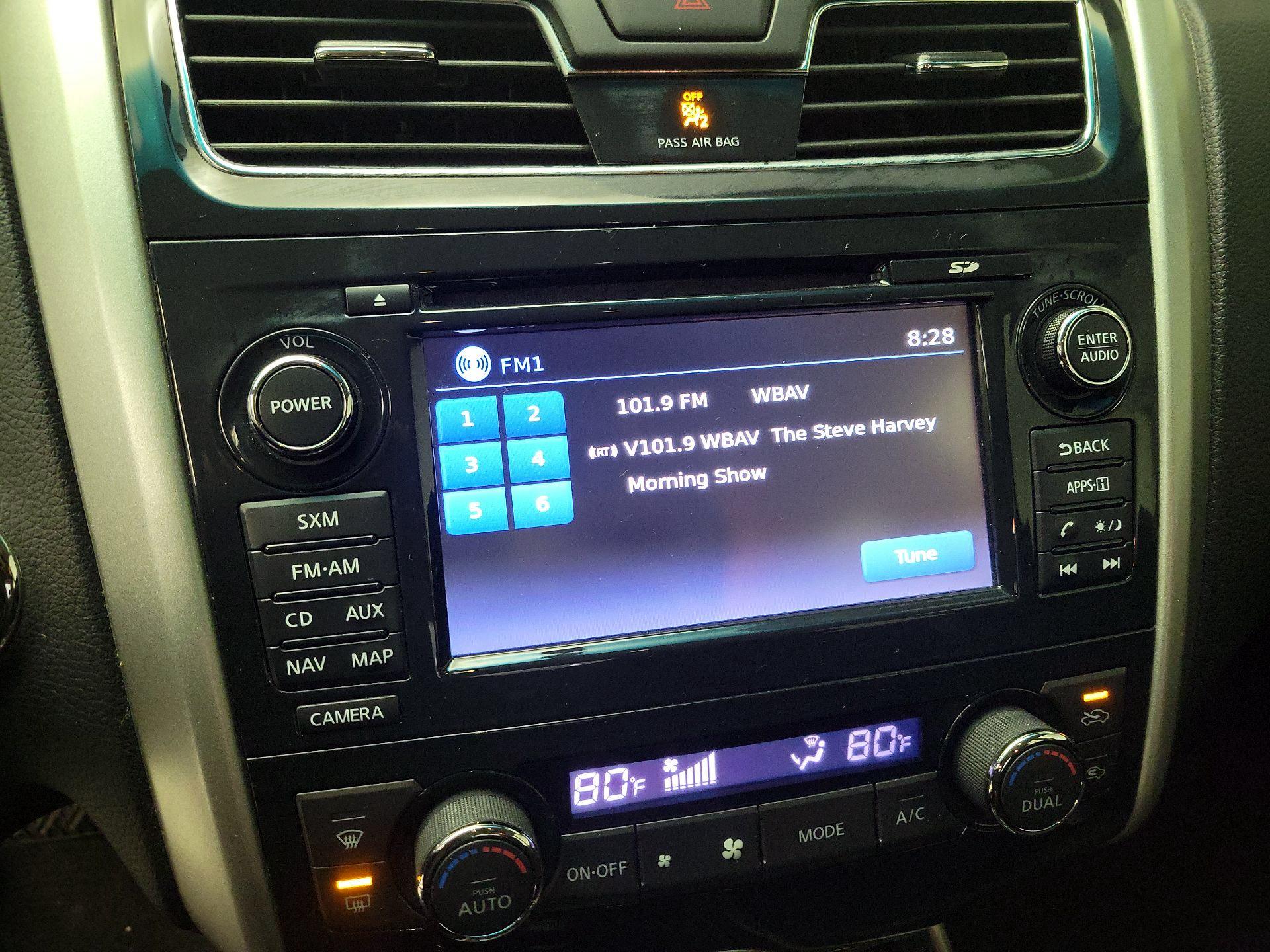 Thumbnail: 2015 Nissan Altima - 16