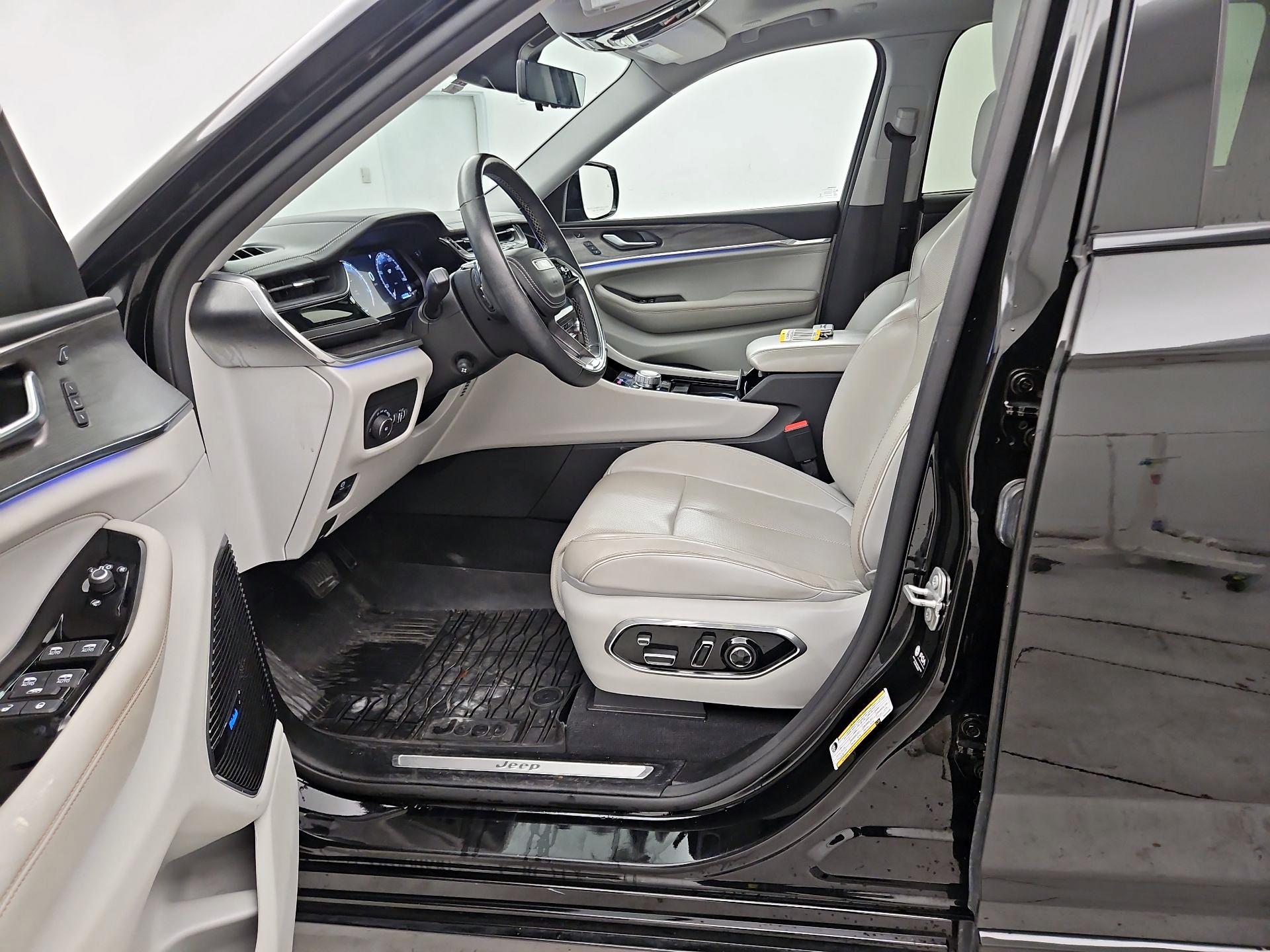 Thumbnail: 2022 Jeep Grand Cherokee - 11