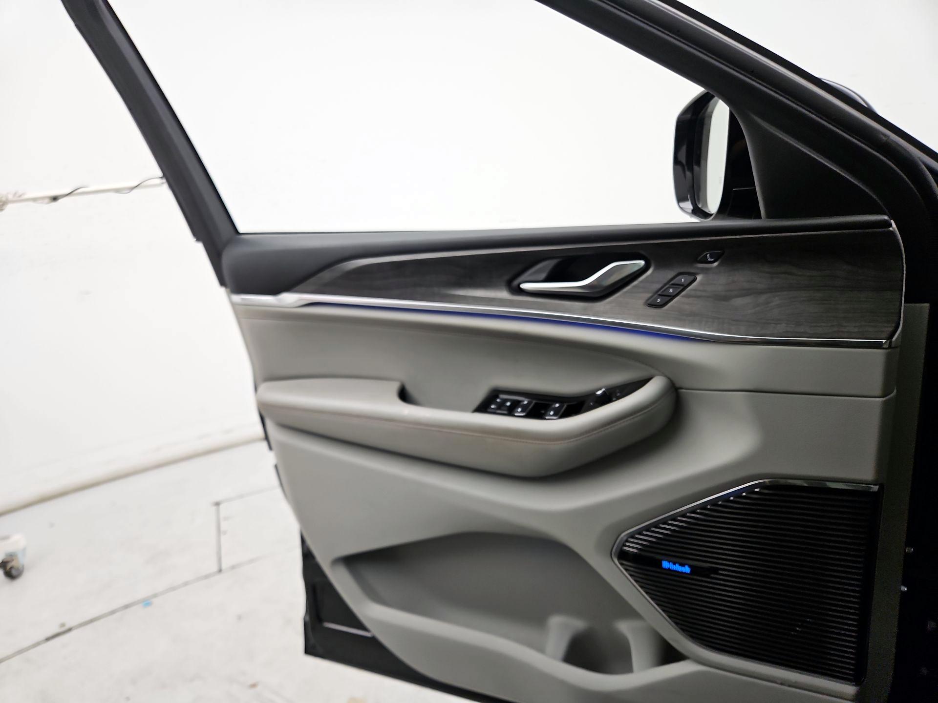 Thumbnail: 2022 Jeep Grand Cherokee - 12