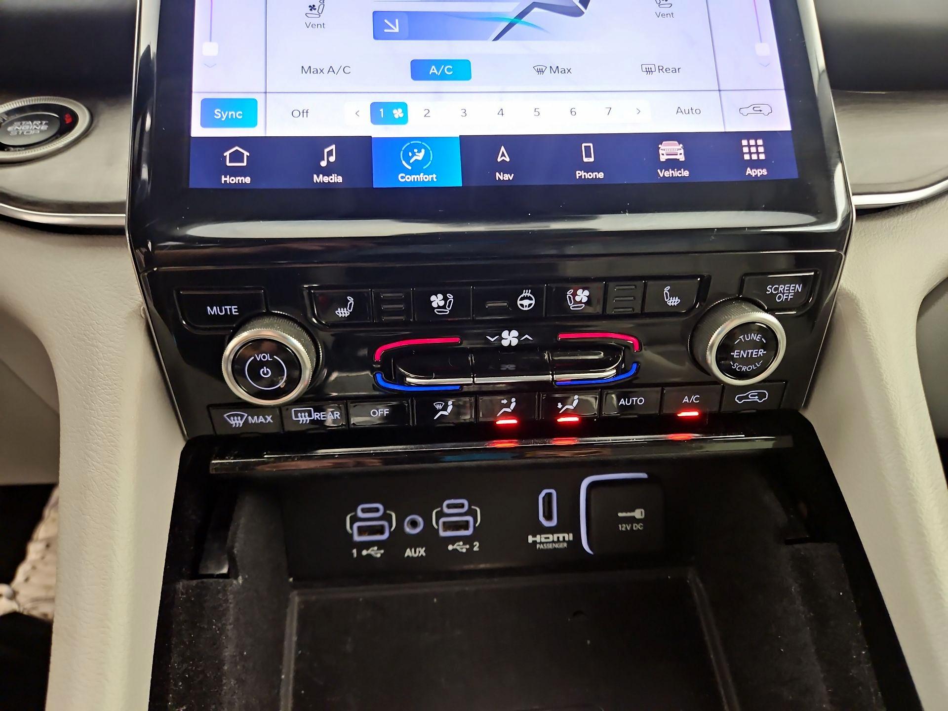 Thumbnail: 2022 Jeep Grand Cherokee - 17