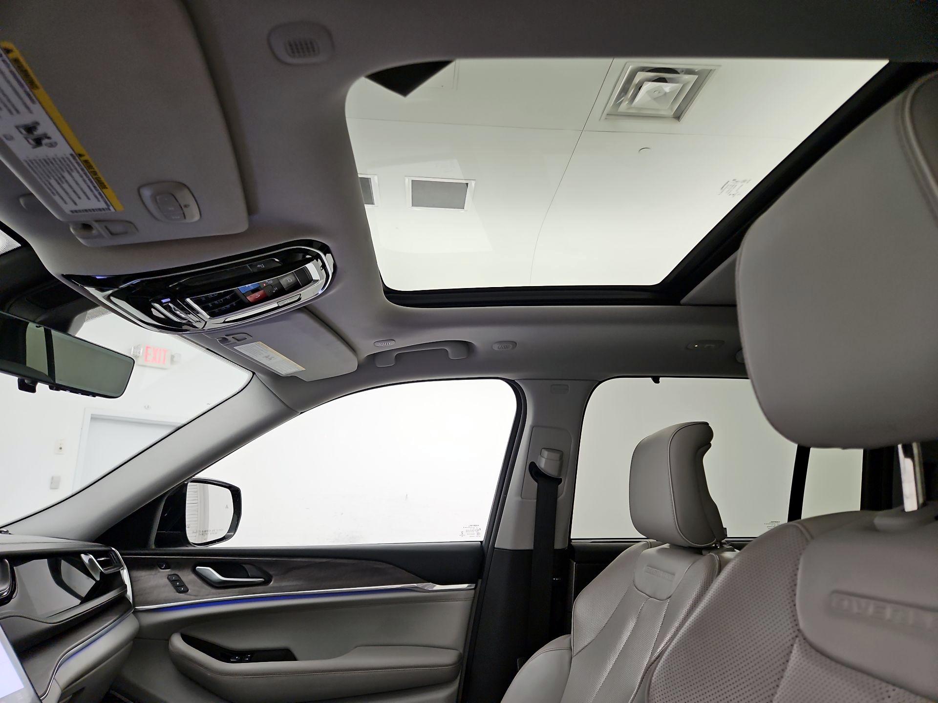 Thumbnail: 2022 Jeep Grand Cherokee - 20