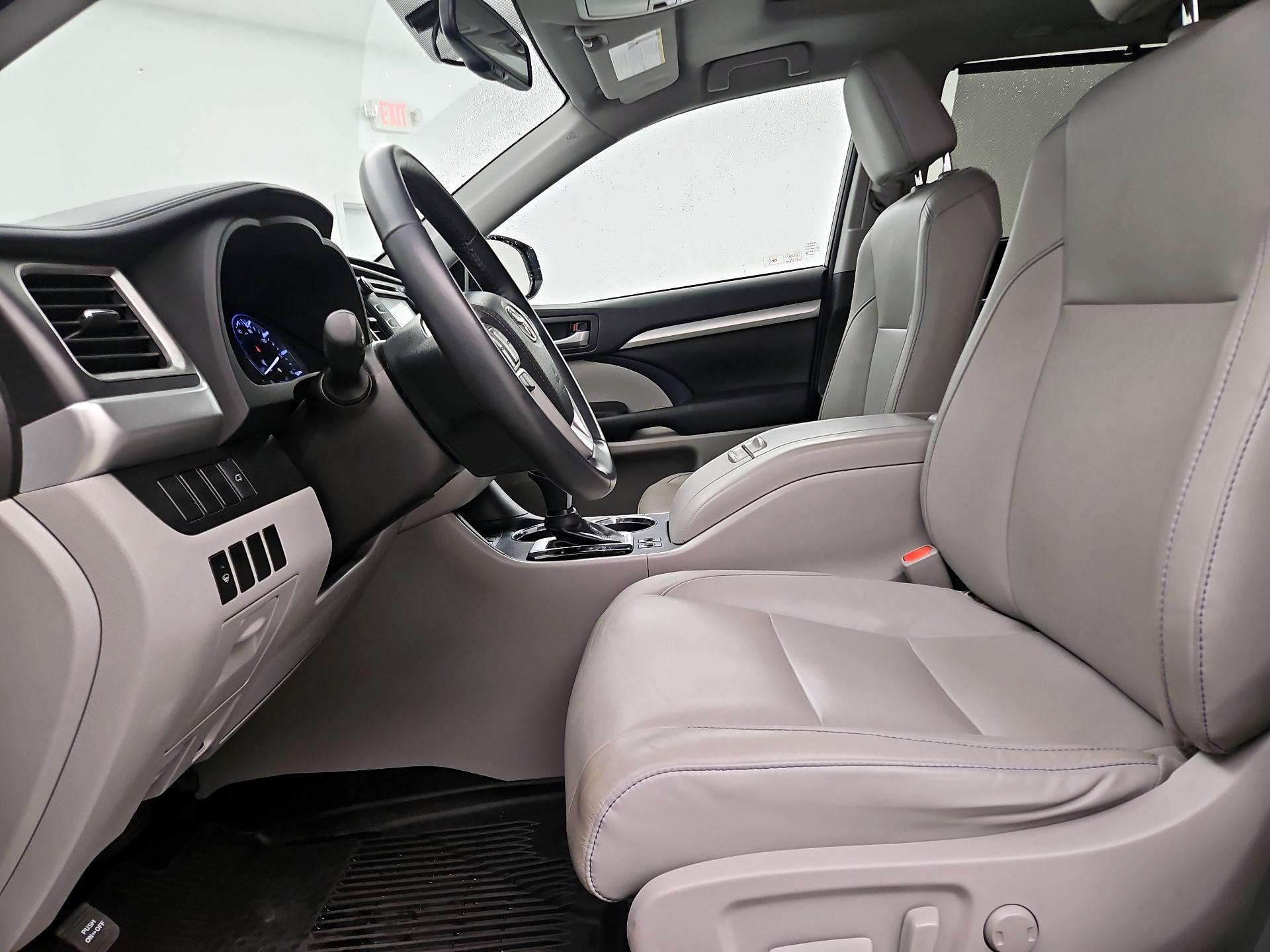 Thumbnail: 2016 Toyota Highlander - 11