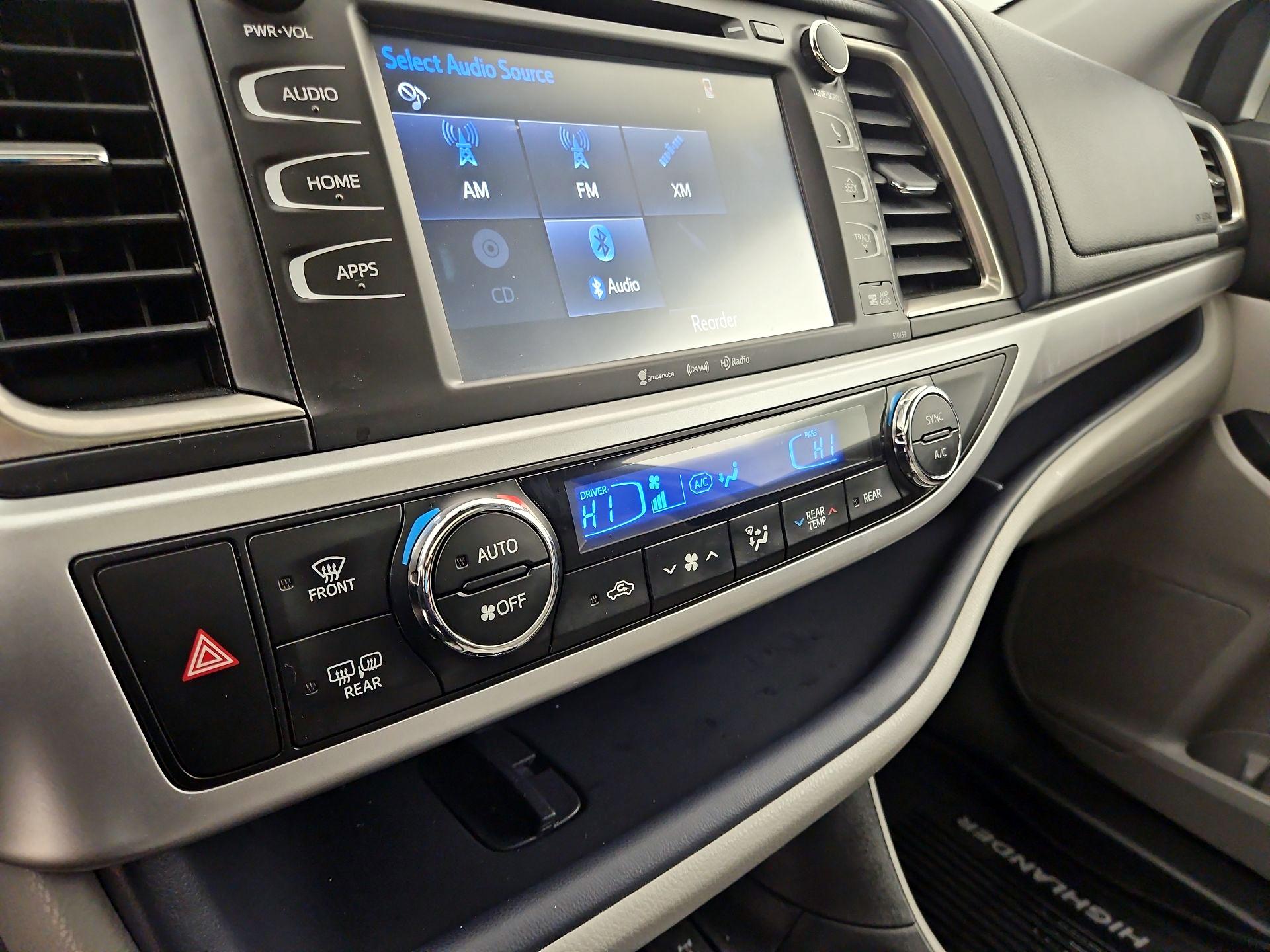 Thumbnail: 2016 Toyota Highlander - 16