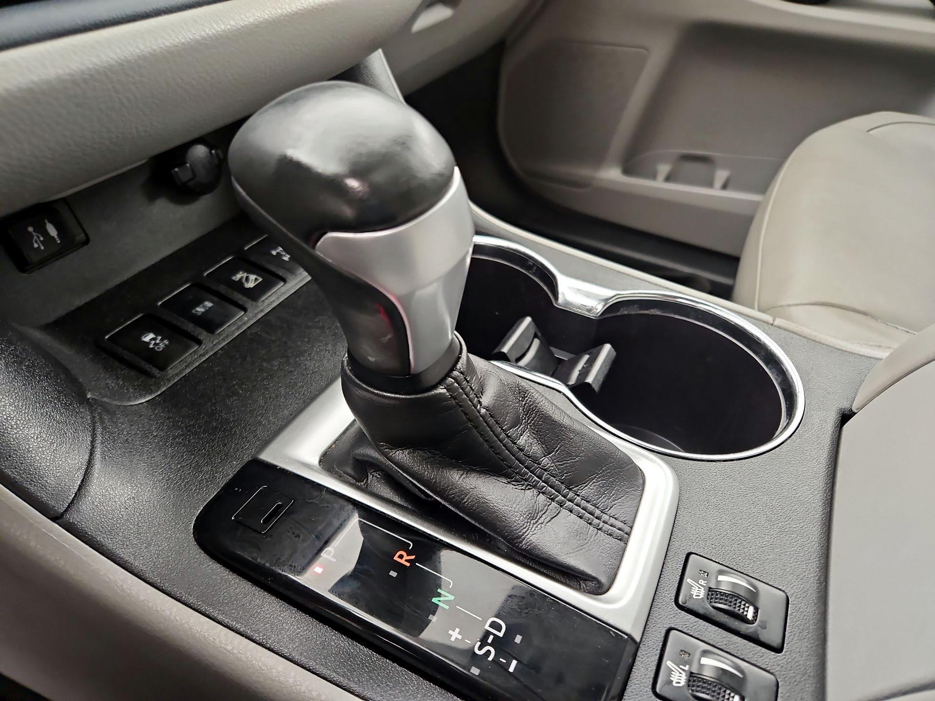 Thumbnail: 2016 Toyota Highlander - 17