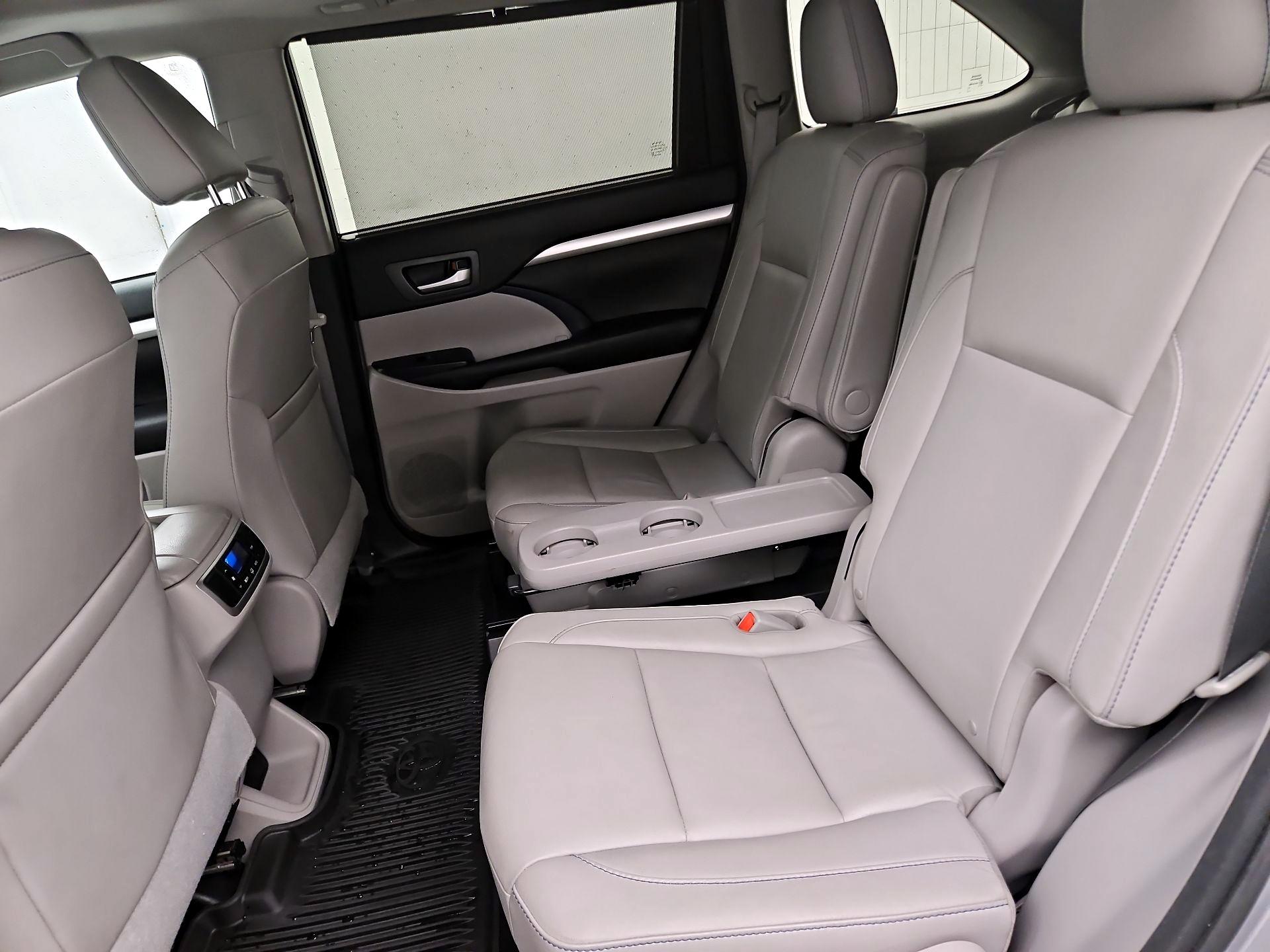 Thumbnail: 2016 Toyota Highlander - 20