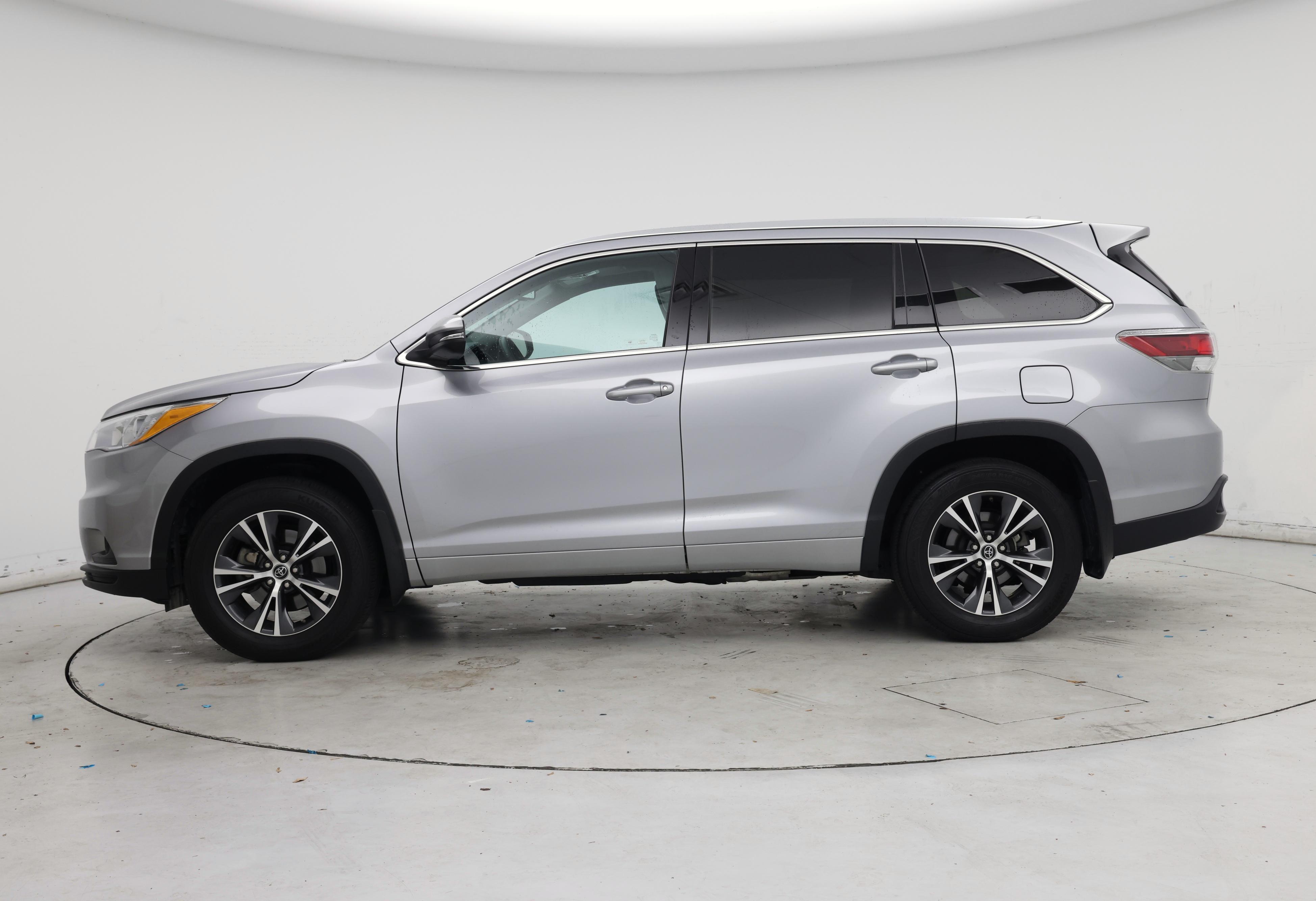 Thumbnail: 2016 Toyota Highlander - 3