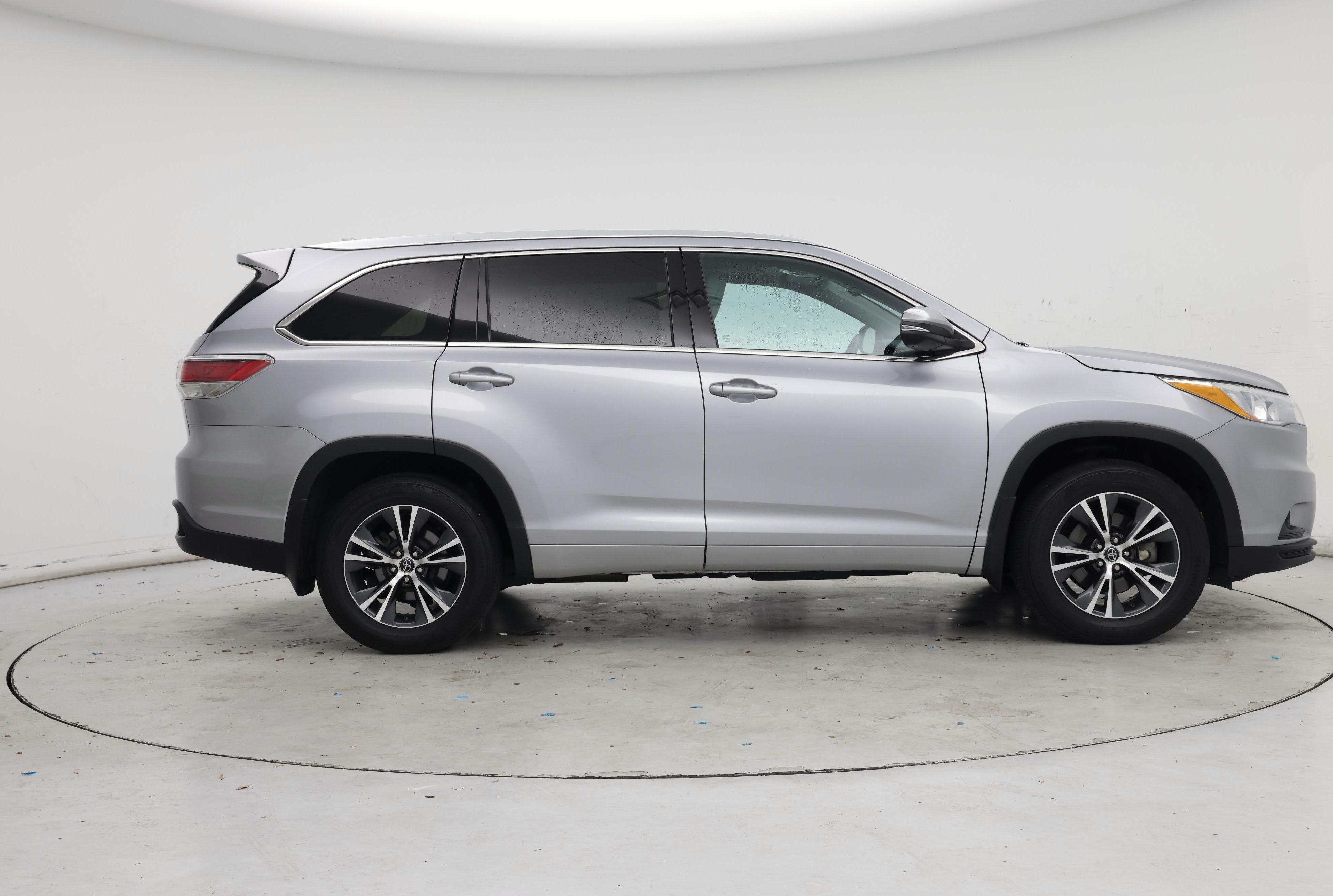 Thumbnail: 2016 Toyota Highlander - 7