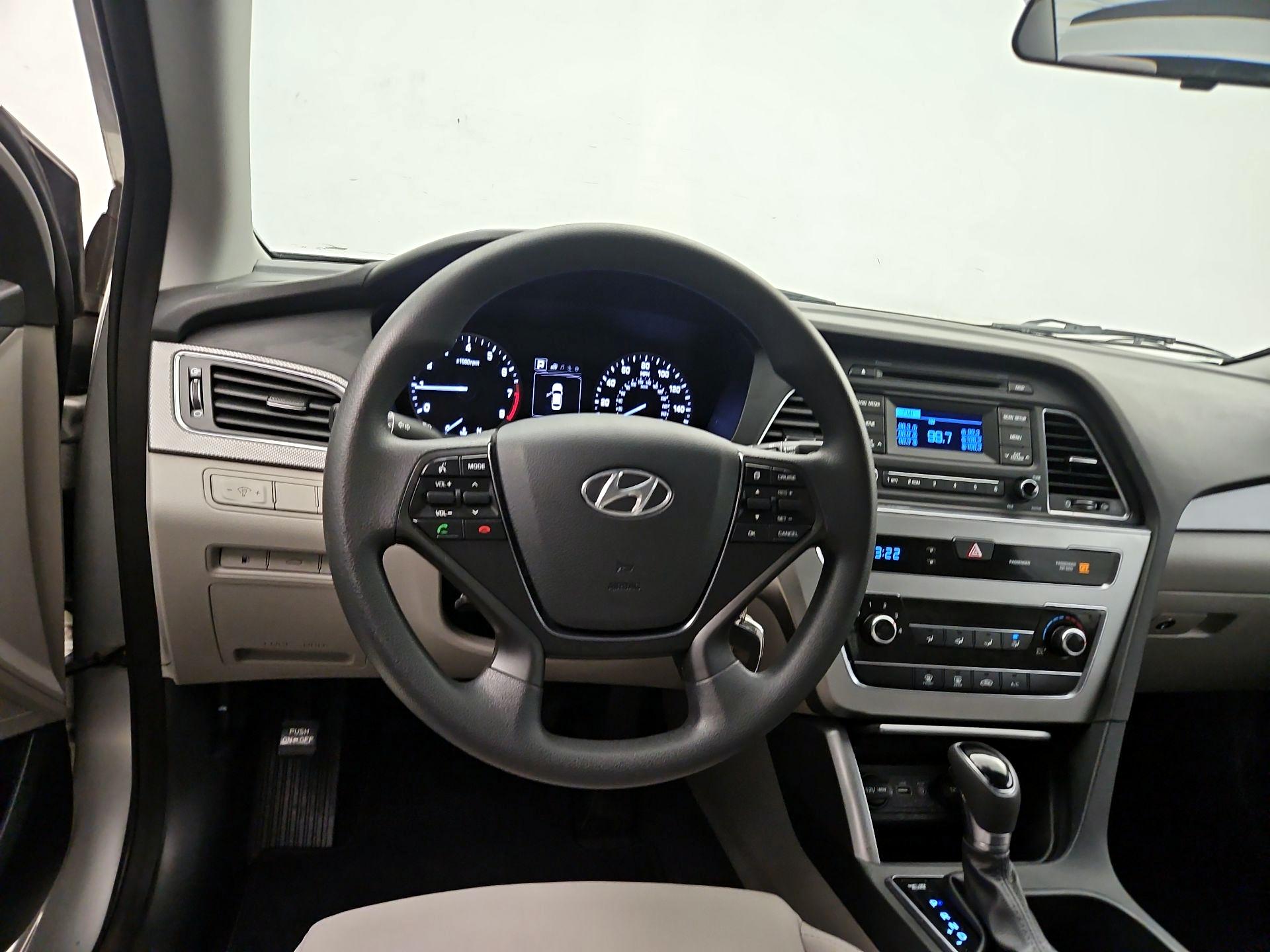 Thumbnail: 2015 Hyundai Sonata - 10