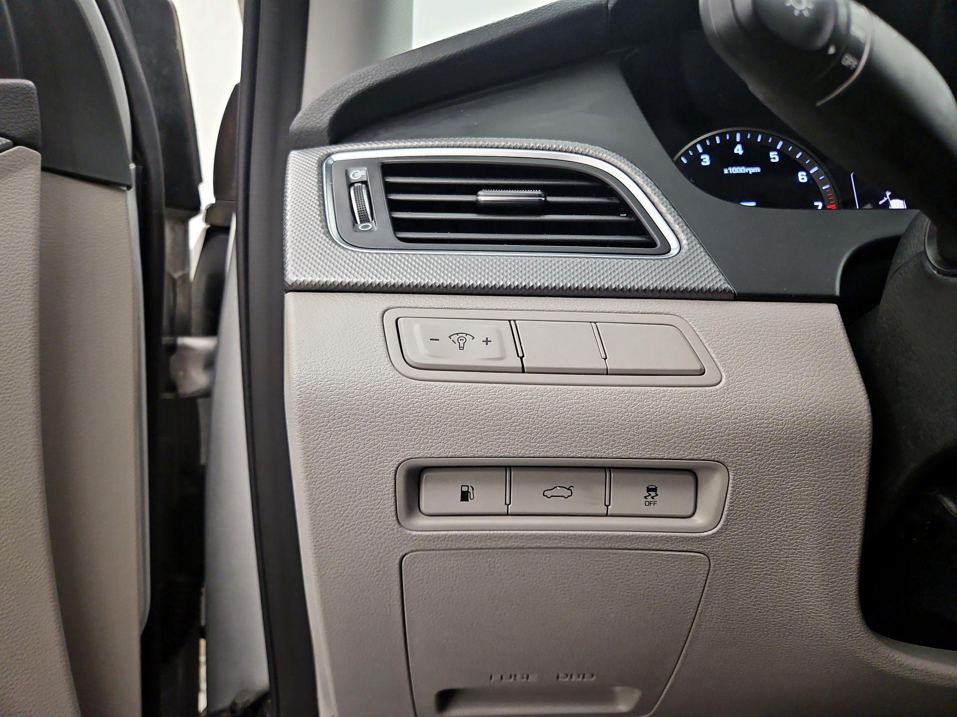 Thumbnail: 2015 Hyundai Sonata - 13