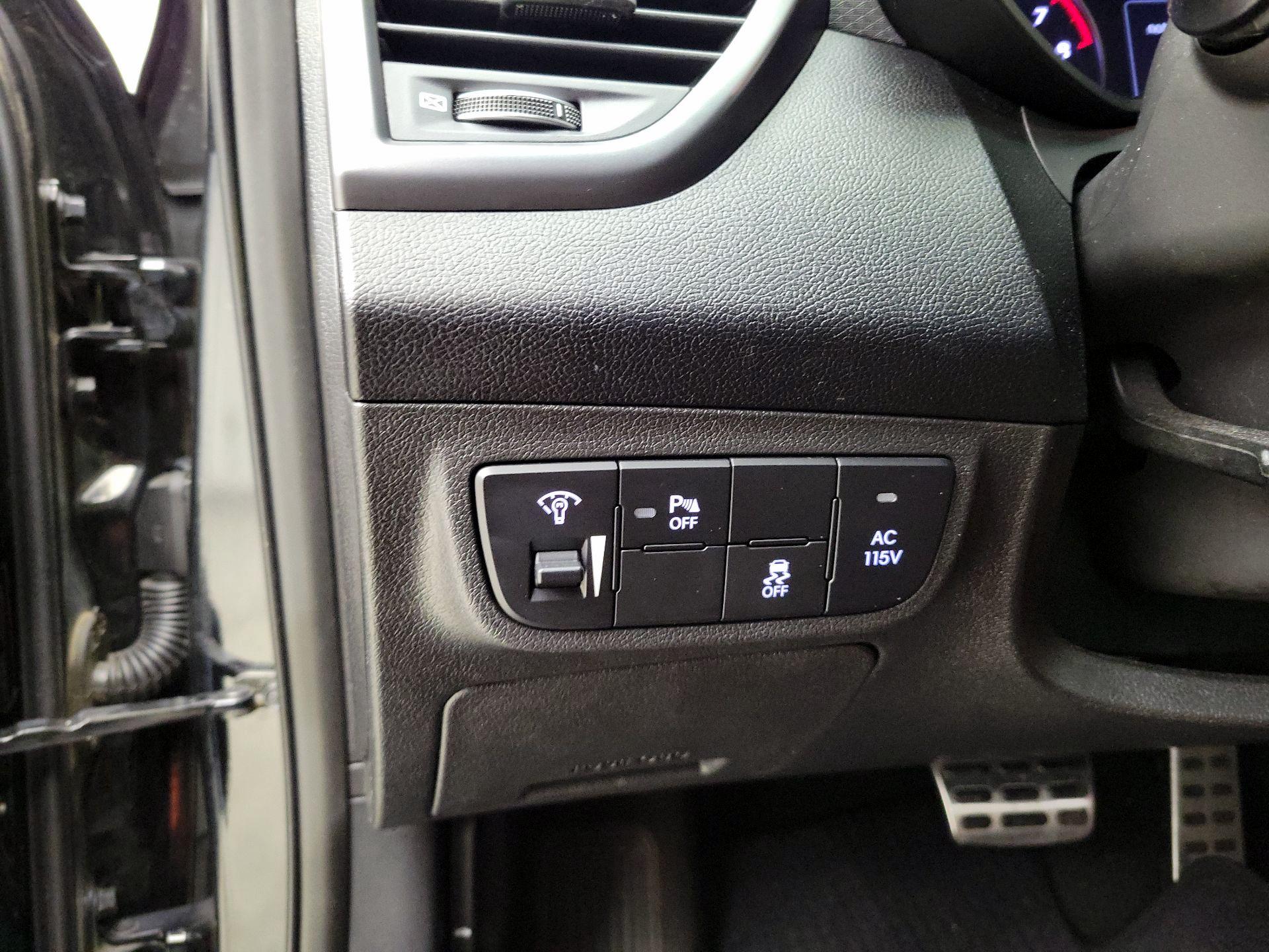 Thumbnail: 2017 Hyundai Veloster - 13